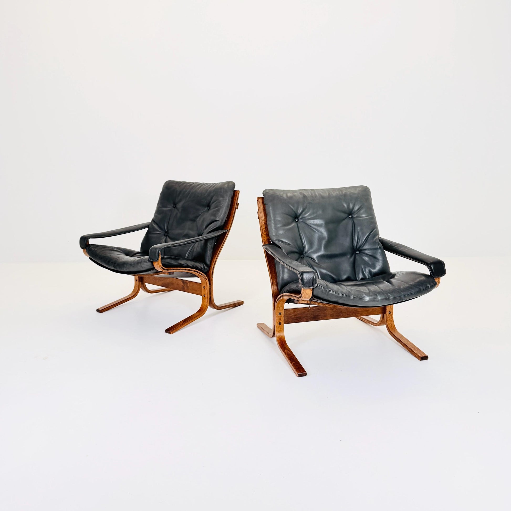 Set of 2 Mid century Ingmar Relling Danish Modern Siesta leather Chair low Back and Armrests from Westnofa Norway 1960s