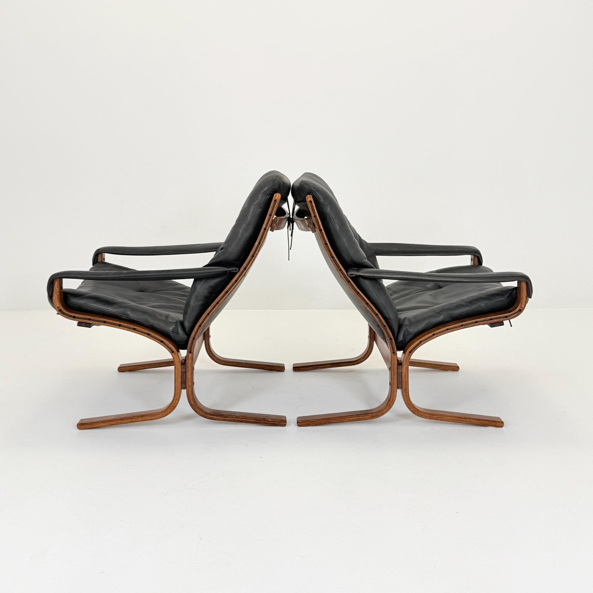 Set of 2 Mid century Ingmar Relling Danish Modern Siesta leather Chair low Back and Armrests from Westnofa Norway 1960s