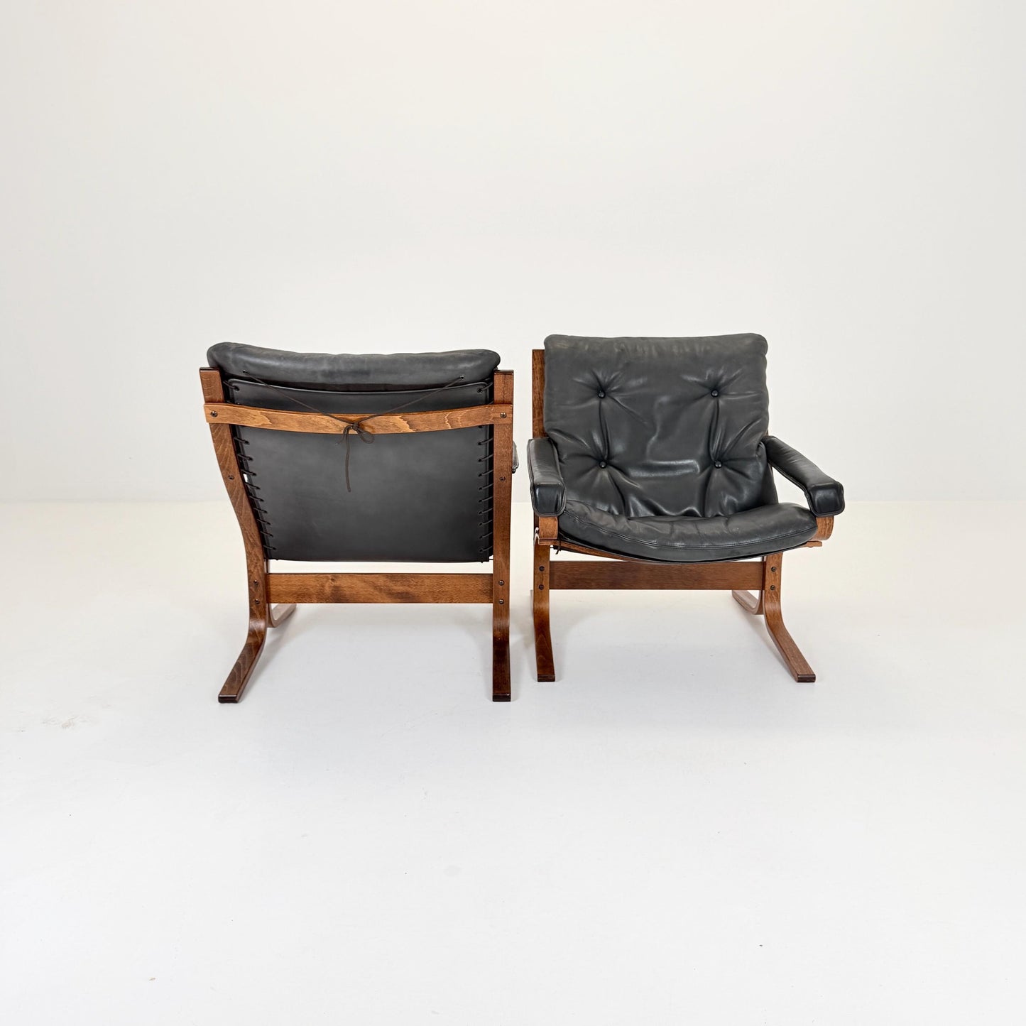 Set of 2 Mid century Ingmar Relling Danish Modern Siesta leather Chair low Back and Armrests from Westnofa Norway 1960s