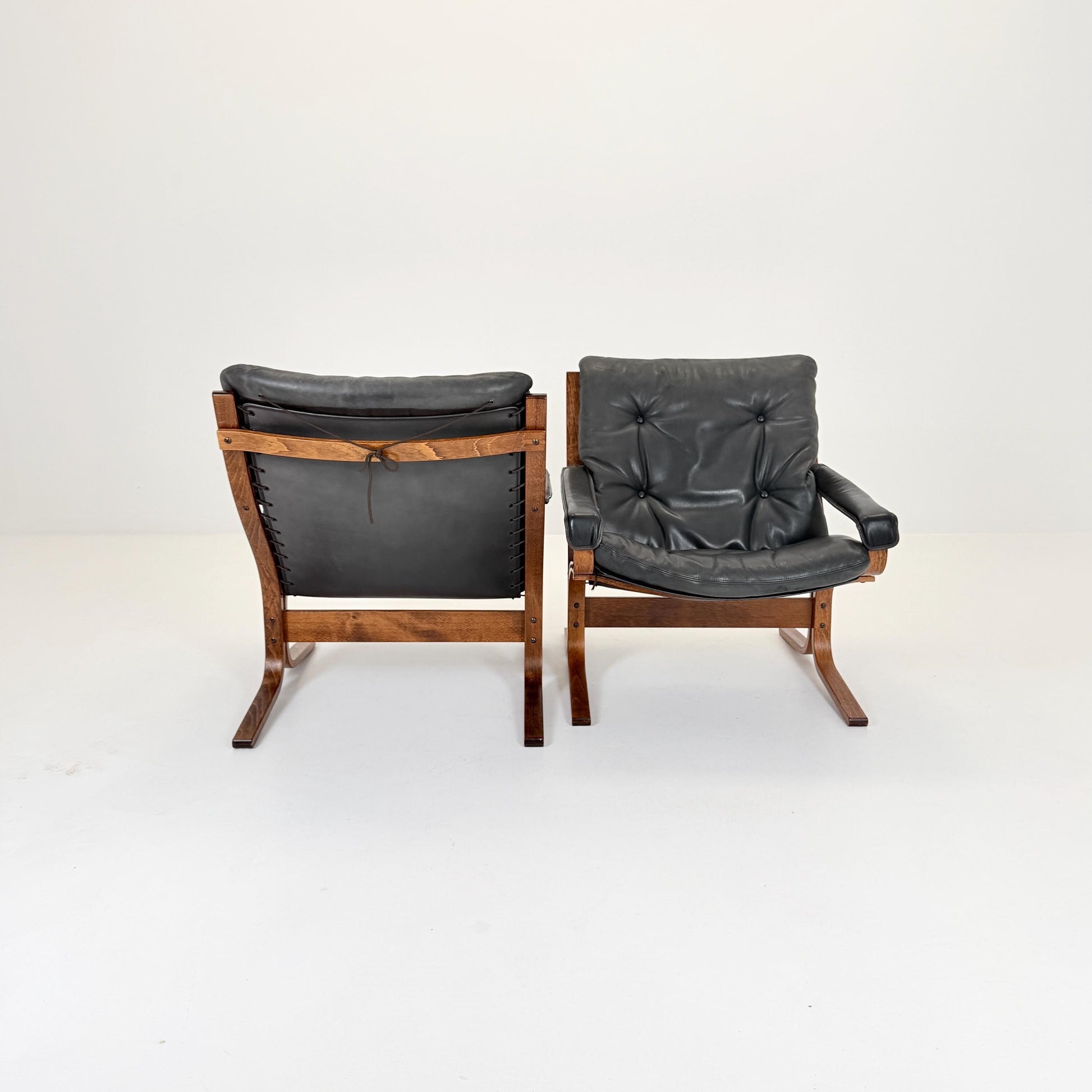 Set of 2 Mid century Ingmar Relling Danish Modern Siesta leather Chair low Back and Armrests from Westnofa Norway 1960s