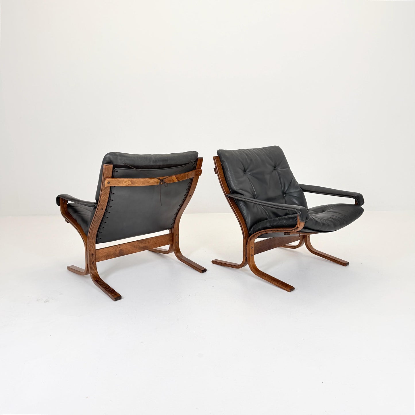 Set of 2 Mid century Ingmar Relling Danish Modern Siesta leather Chair low Back and Armrests from Westnofa Norway 1960s
