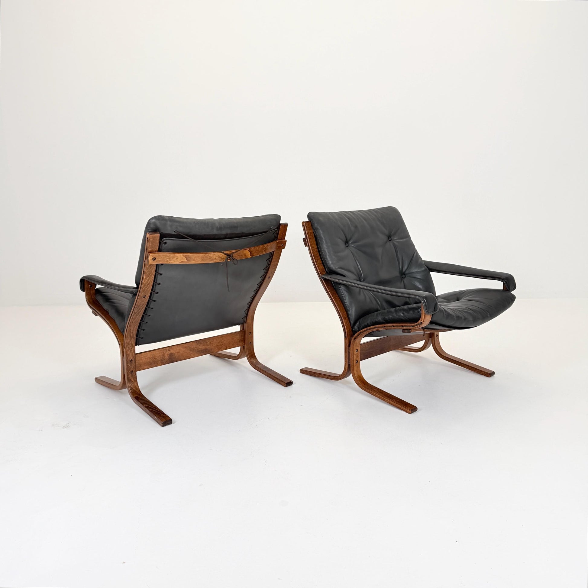 Set of 2 Mid century Ingmar Relling Danish Modern Siesta leather Chair low Back and Armrests from Westnofa Norway 1960s