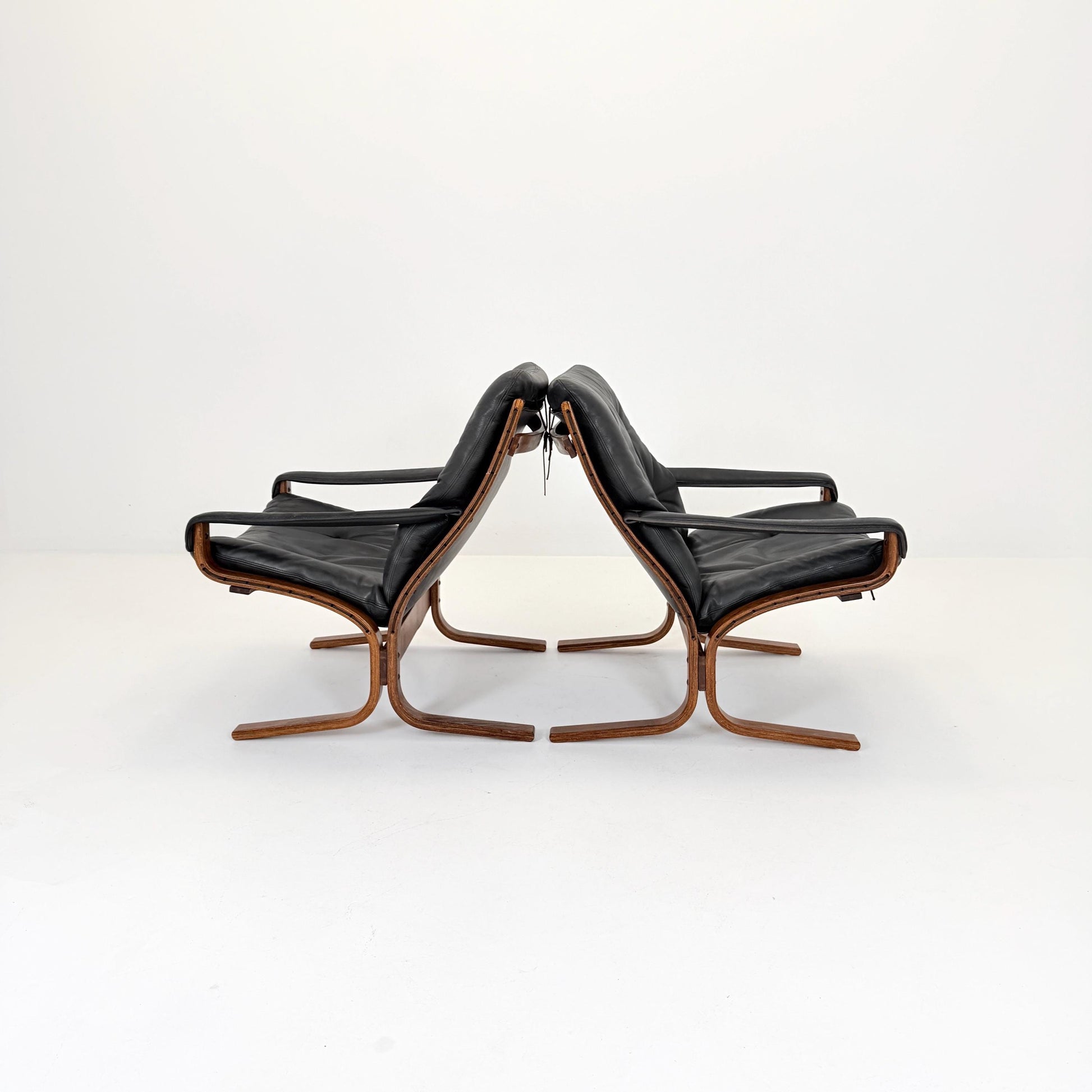 Set of 2 Mid century Ingmar Relling Danish Modern Siesta leather Chair low Back and Armrests from Westnofa Norway 1960s