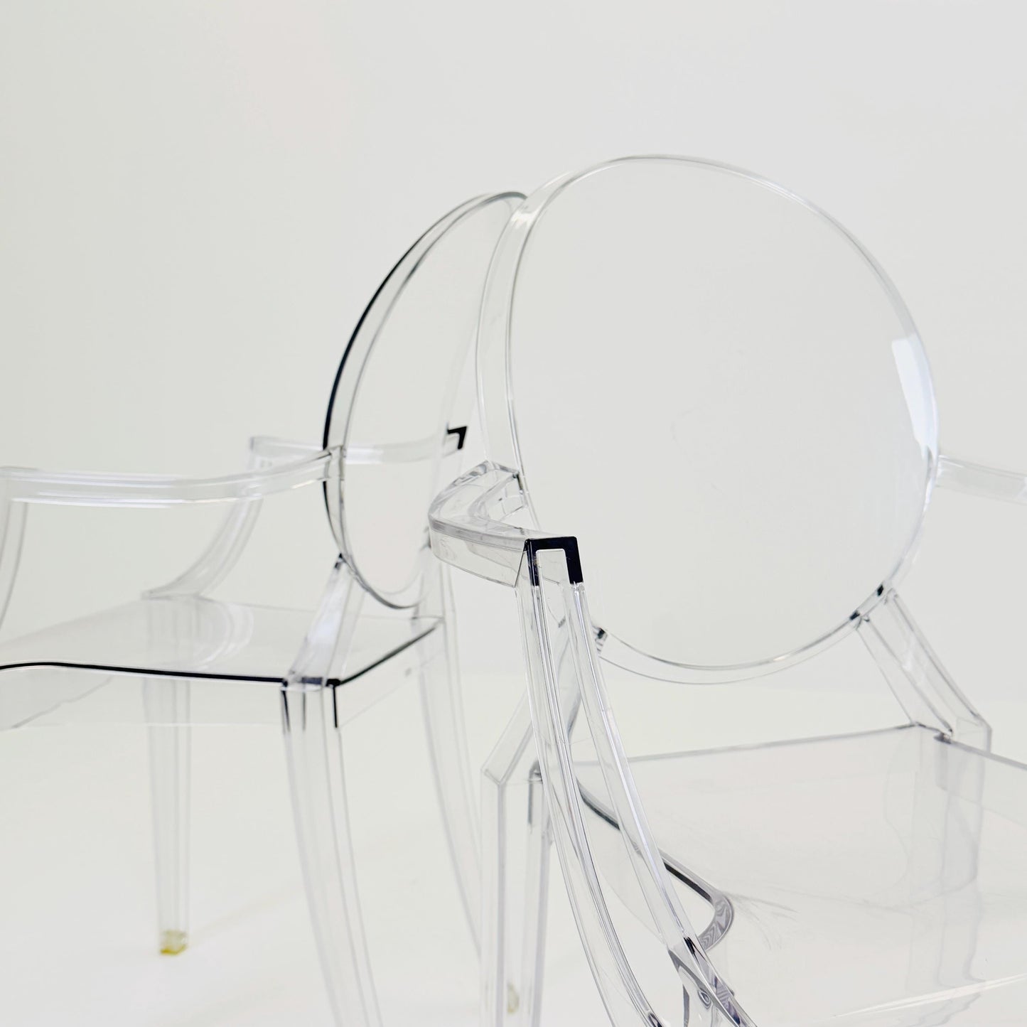 Set of 2 Louis Ghost Armchairs by Philippe Starck for Kartell – Transparent Polycarbonate Chairs, Italy 2000s