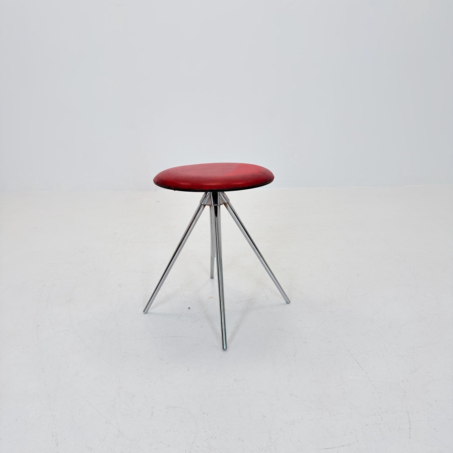 Mid Century Modern Industrial Tripod Stool 1980s Italy – Bauhaus Swivel Adjustable
