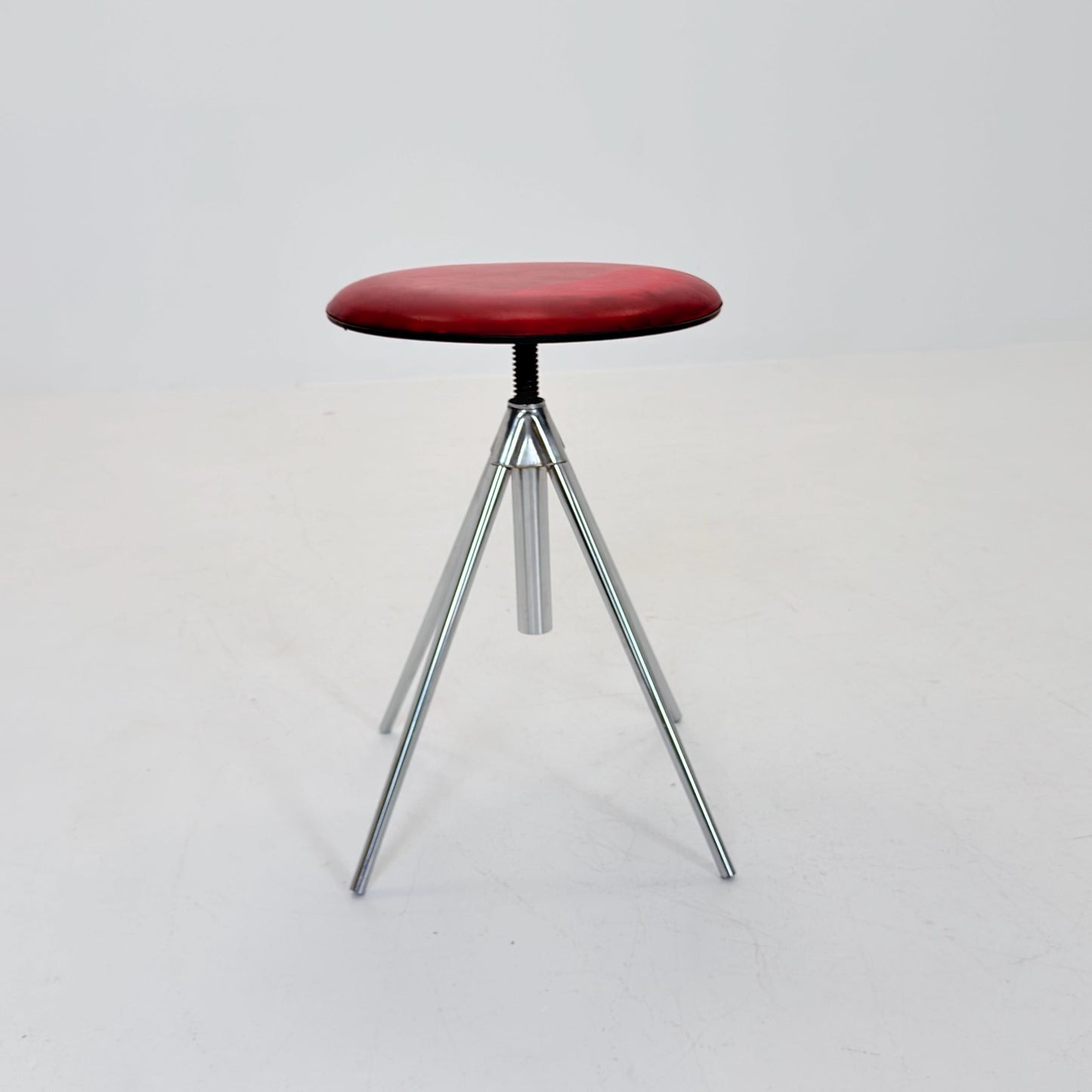 Mid Century Modern Industrial Tripod Stool 1980s Italy – Bauhaus Swivel Adjustable