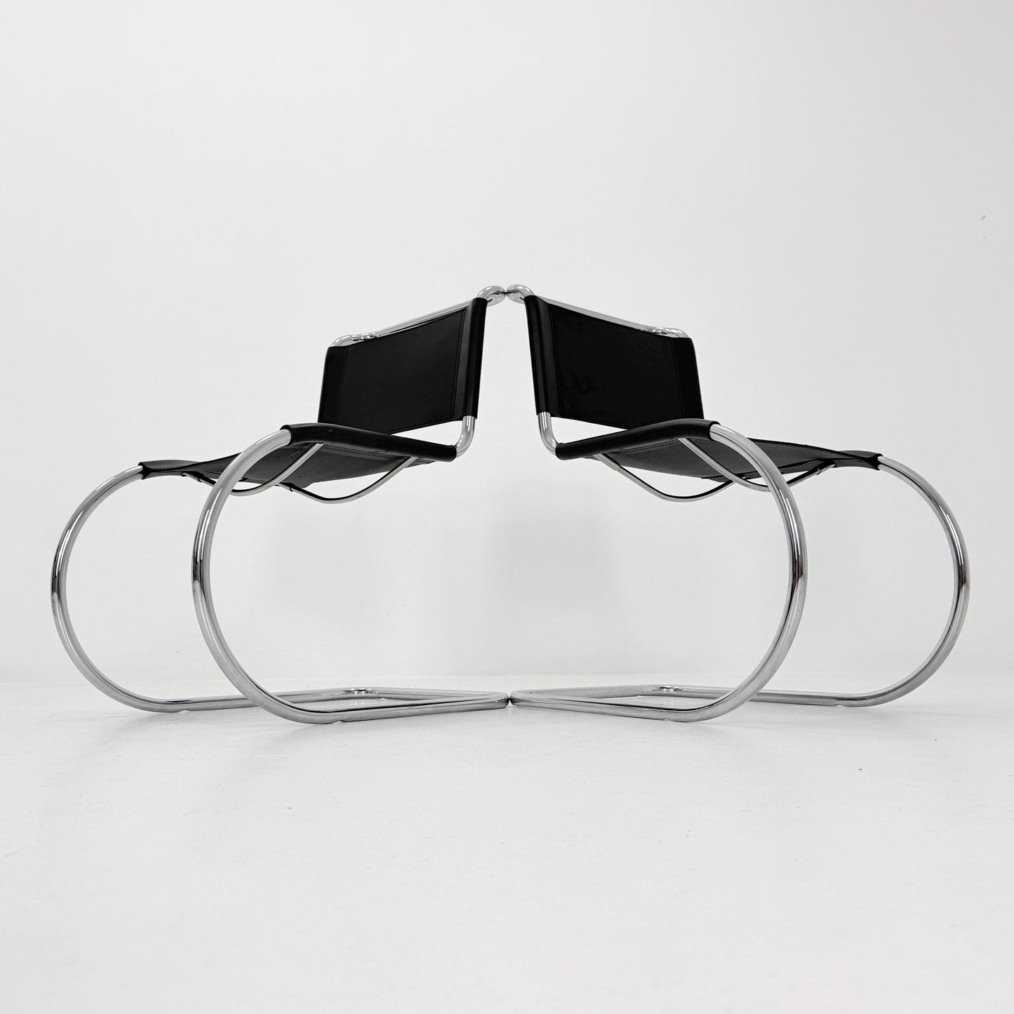 Set of 4 MR10 lounge black leather chairs design by Ludwig Mies van der Rohe , 1980s Italy