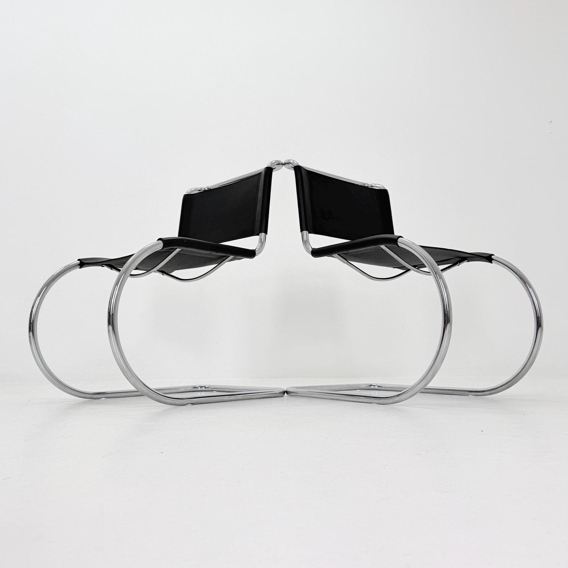 Set of 4 MR10 lounge black leather chairs design by Ludwig Mies van der Rohe , 1980s Italy