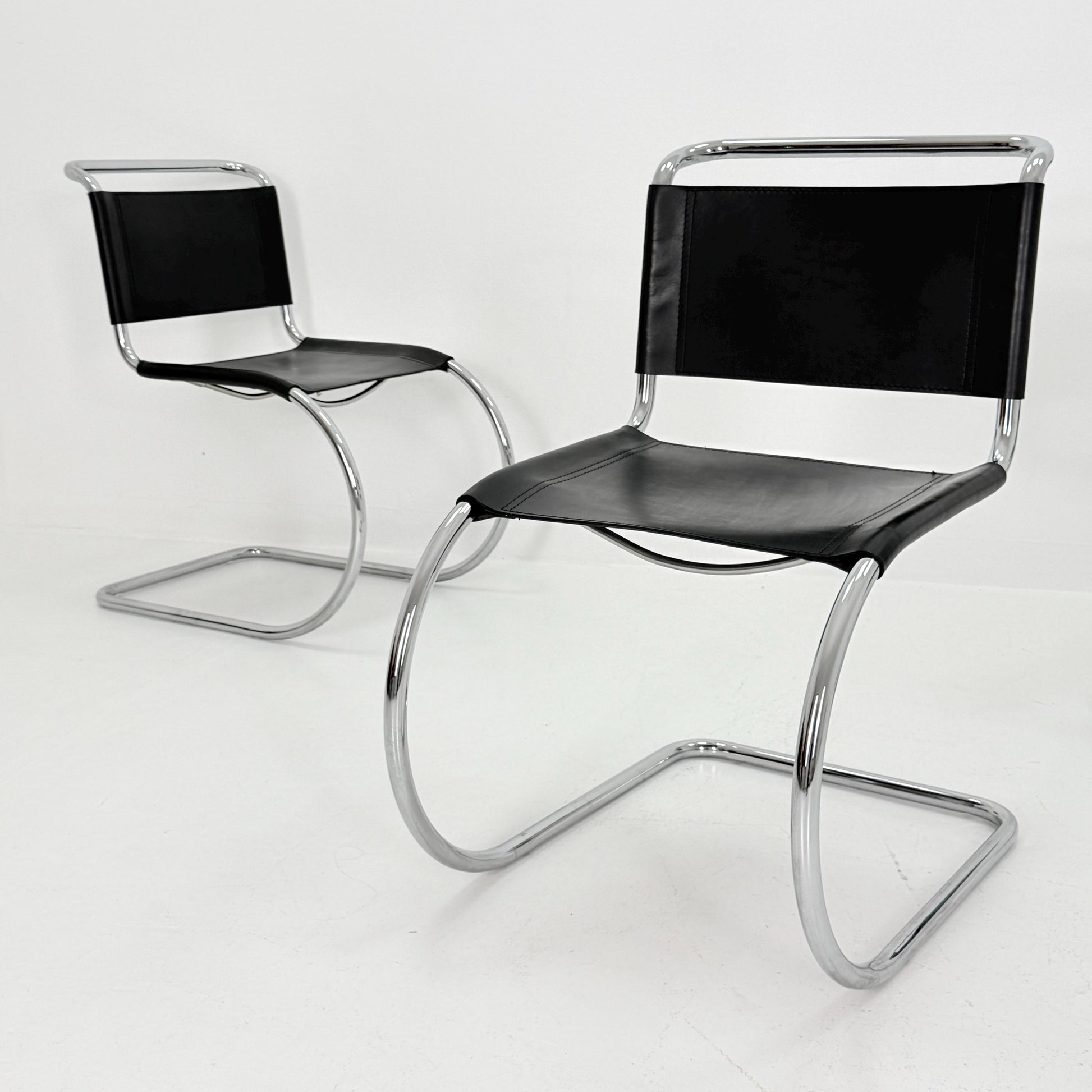 Set of 4 MR10 lounge black leather chairs design by Ludwig Mies van der Rohe , 1980s Italy