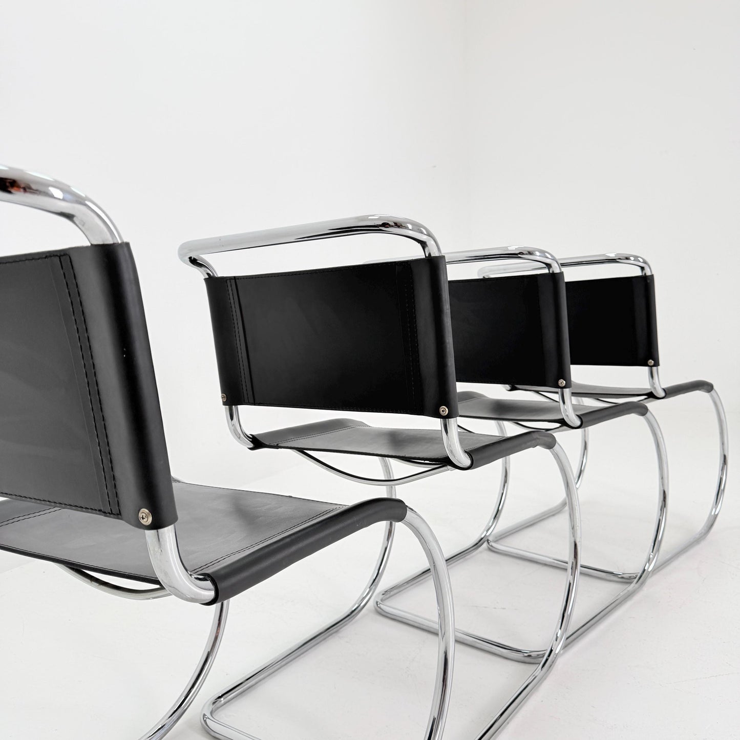 Set of 4 MR10 lounge black leather chairs design by Ludwig Mies van der Rohe , 1980s Italy