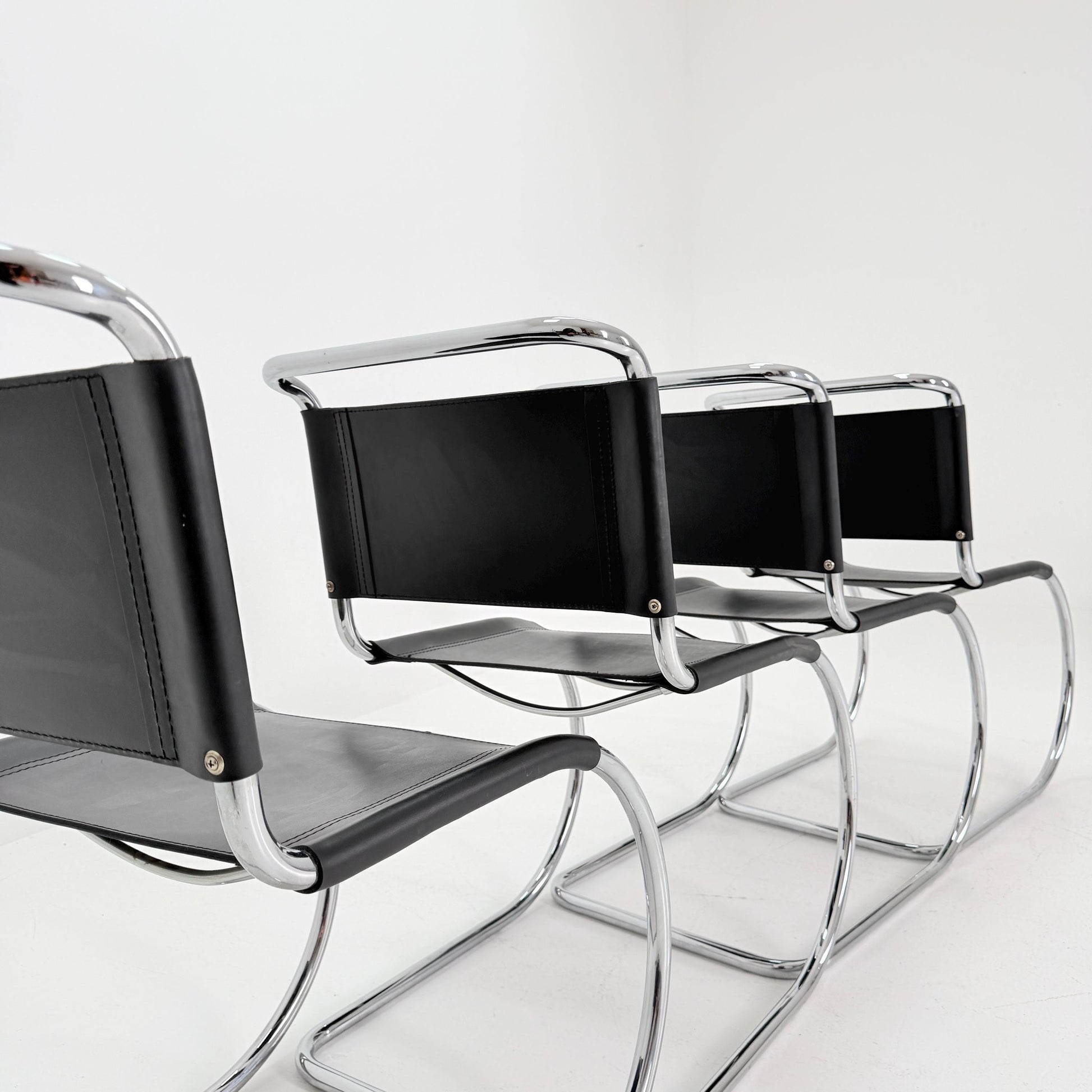 Set of 4 MR10 lounge black leather chairs design by Ludwig Mies van der Rohe , 1980s Italy