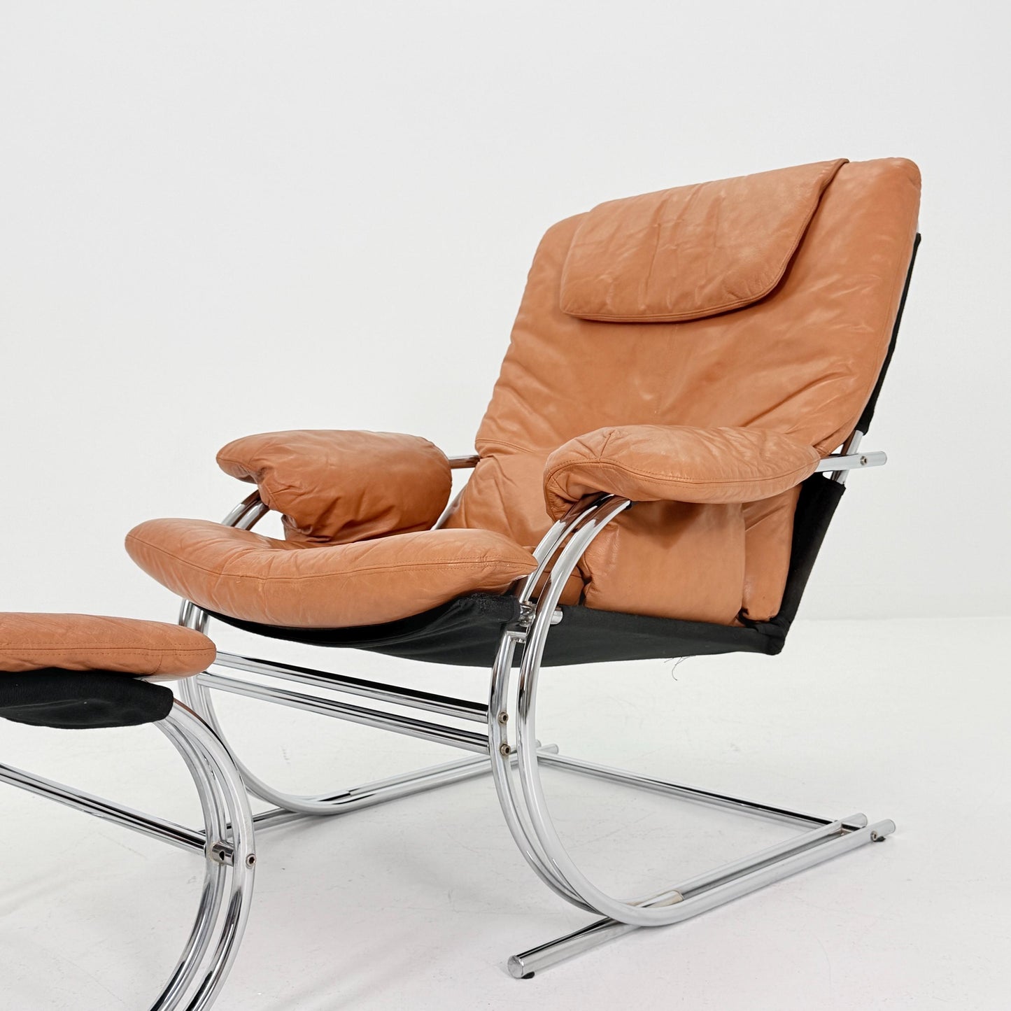 Mid Century Bauhaus Armchair & Ottoman – cognac Leather Tubular Frame, Italy 1980s