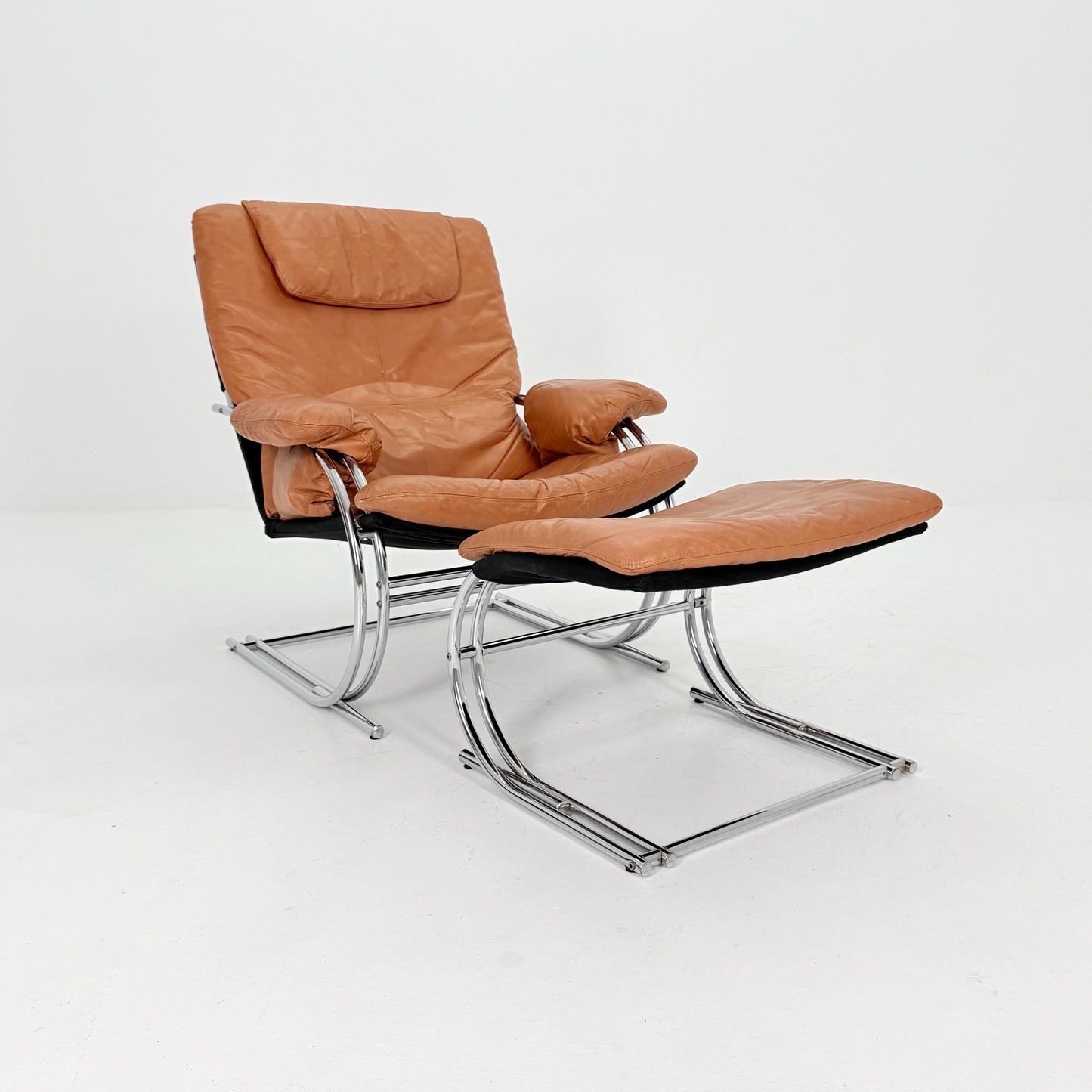 Mid Century Bauhaus Armchair & Ottoman – cognac Leather Tubular Frame, Italy 1980s