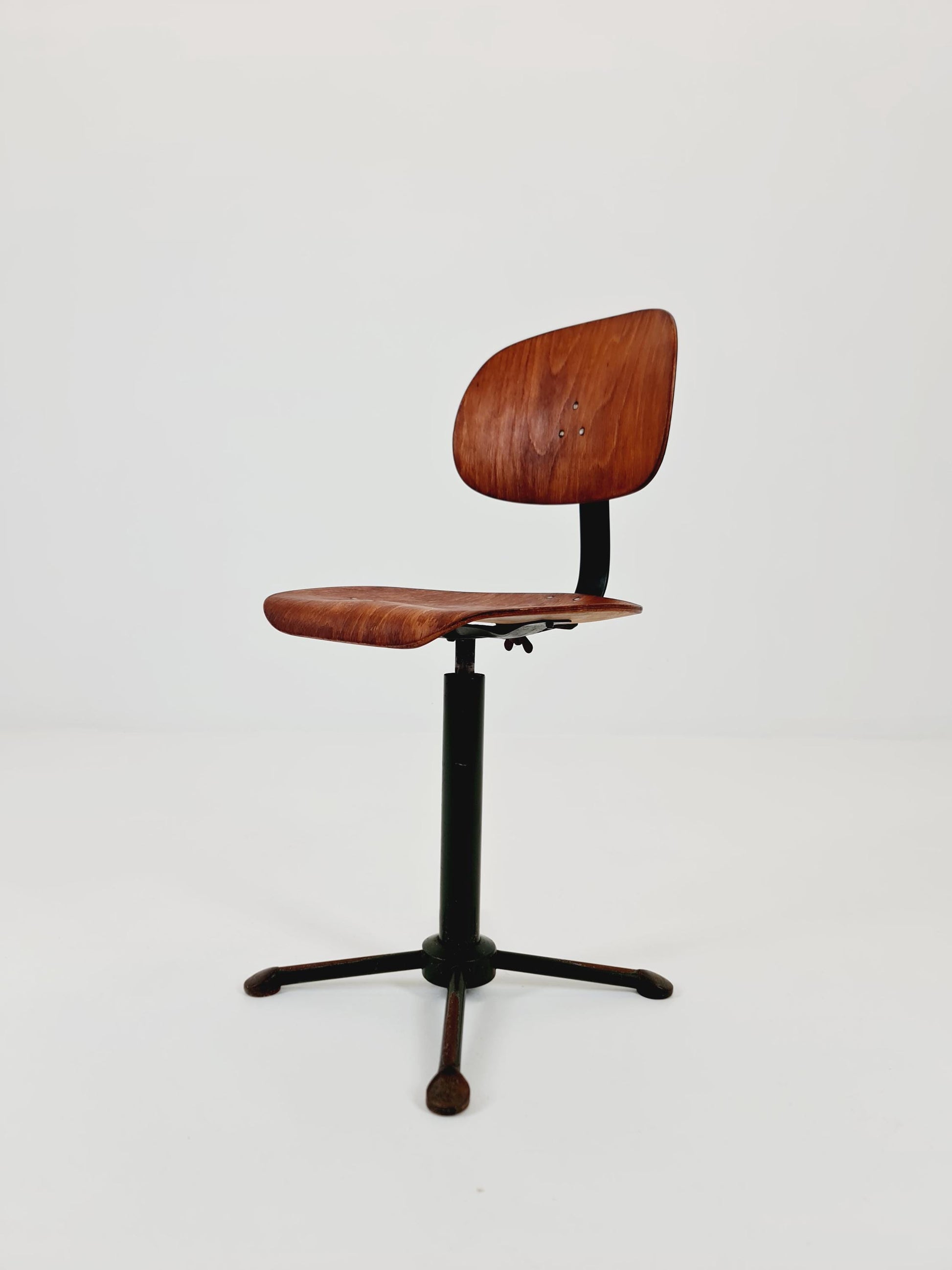 Bauhaus office chair in solid wood By Drabert 1930s