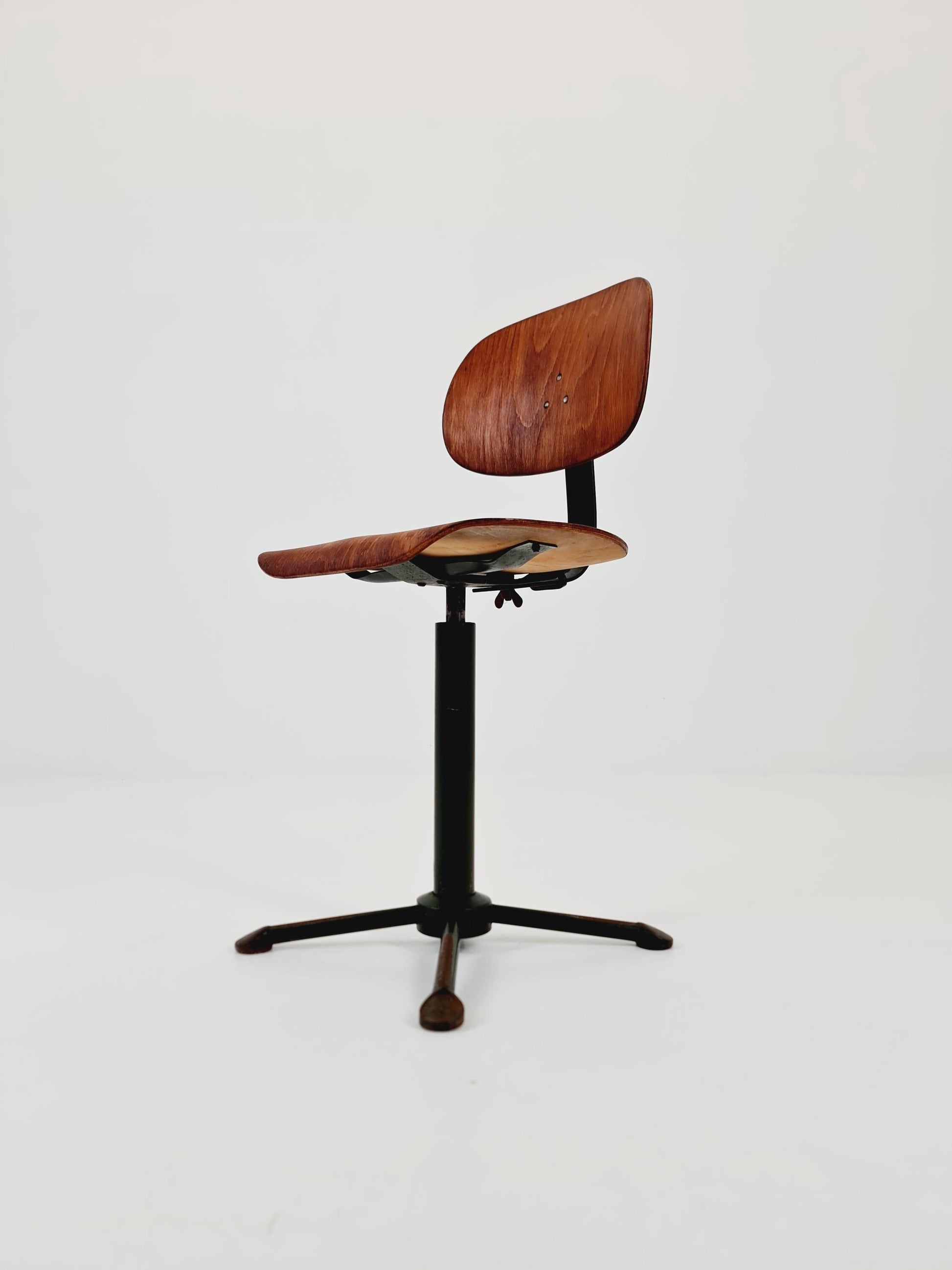 Bauhaus office chair in solid wood By Drabert 1930s