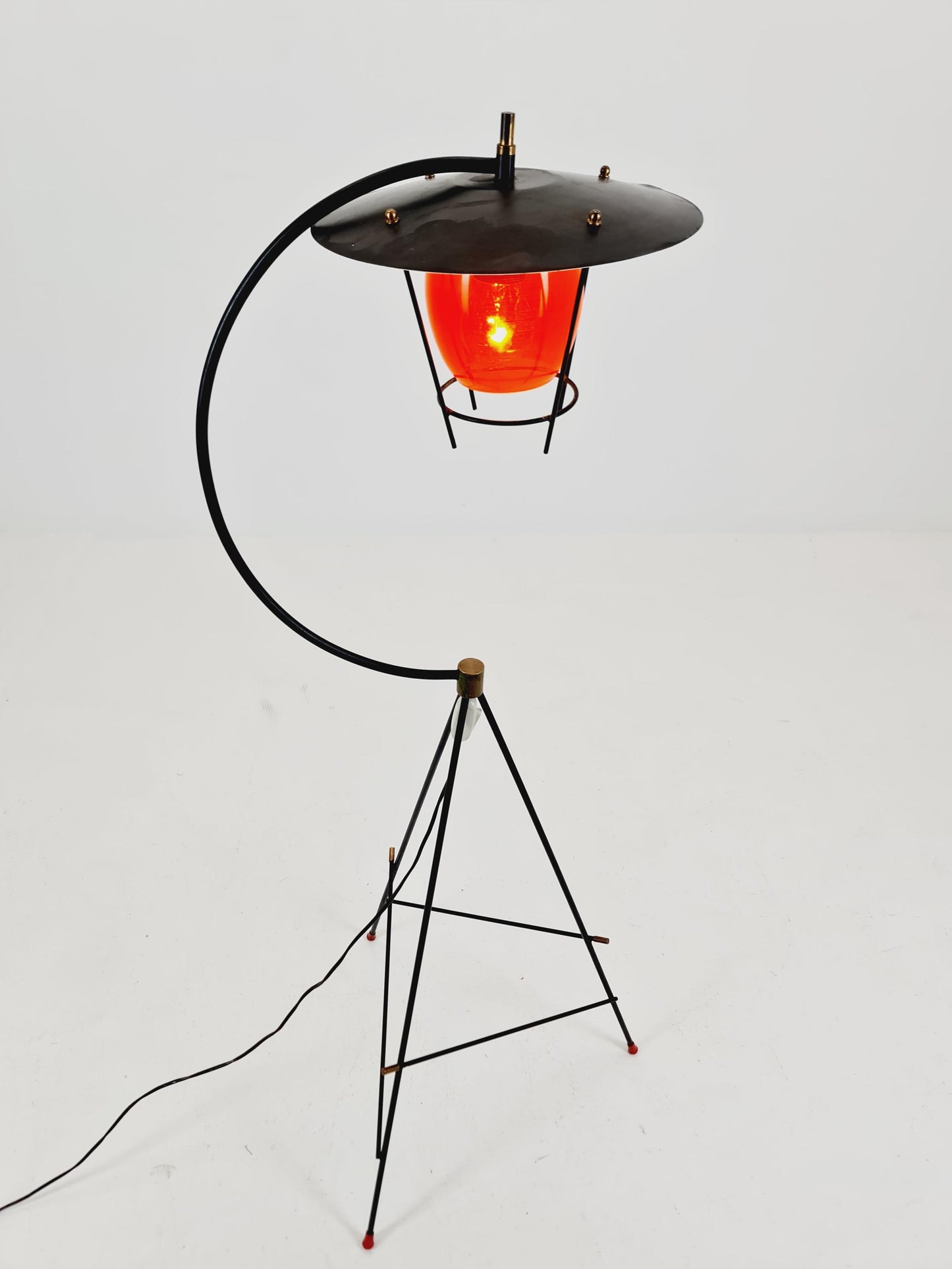 Mid century Tripod Italian floor lamp Red Glas & Brass Details 1950s