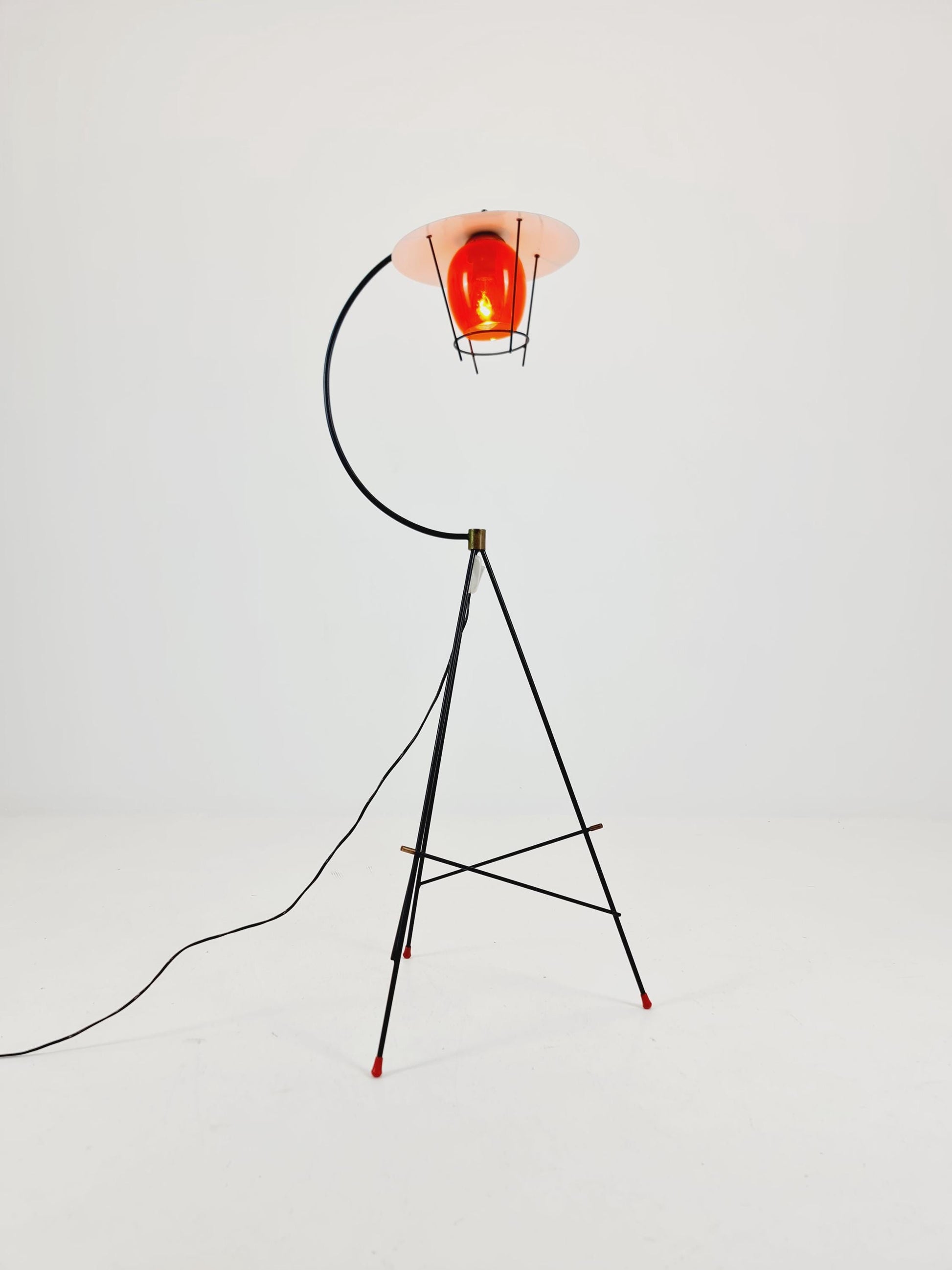 Mid century Tripod Italian floor lamp Red Glas & Brass Details 1950s
