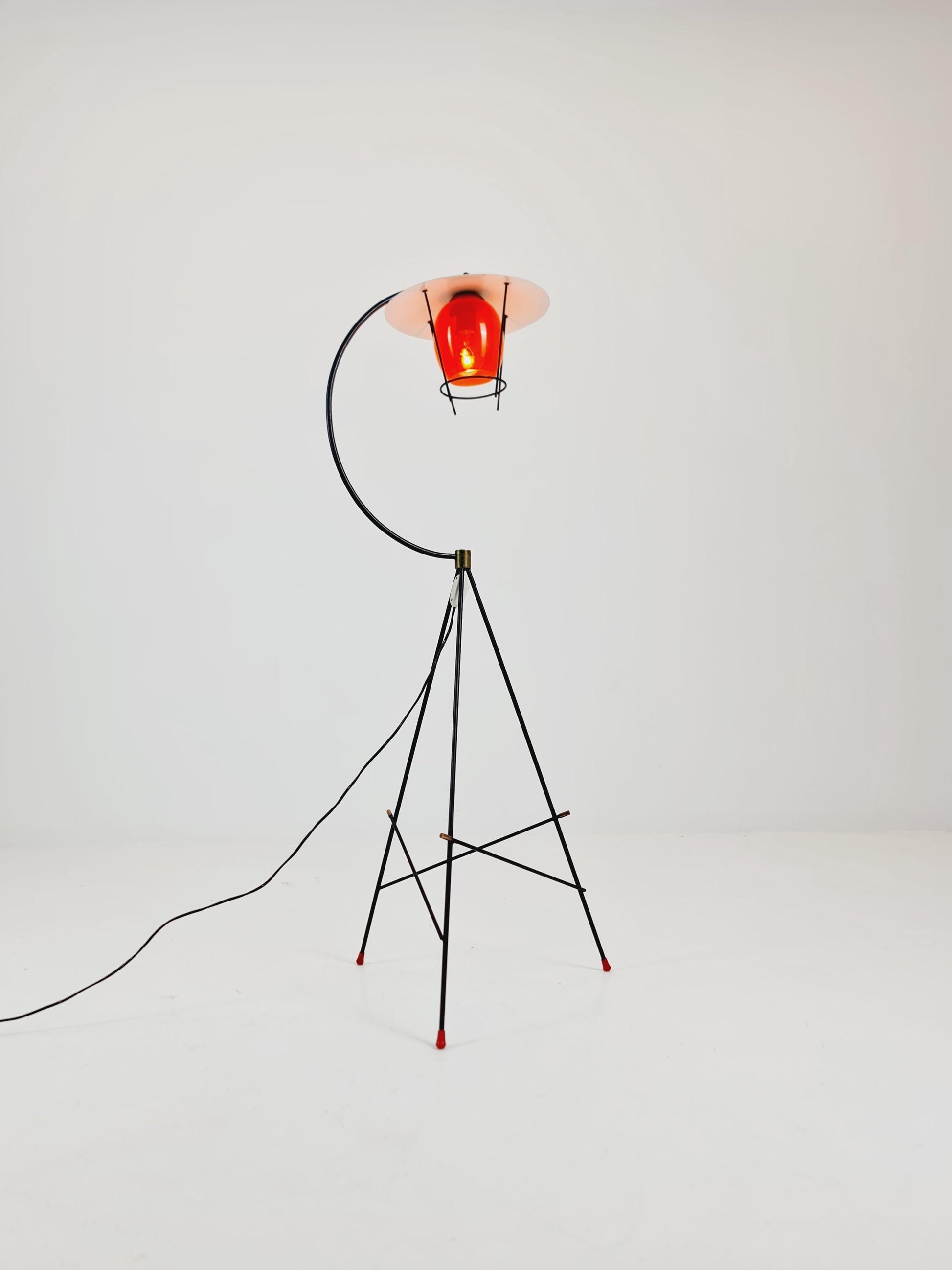 Mid century Tripod Italian floor lamp Red Glas & Brass Details 1950s