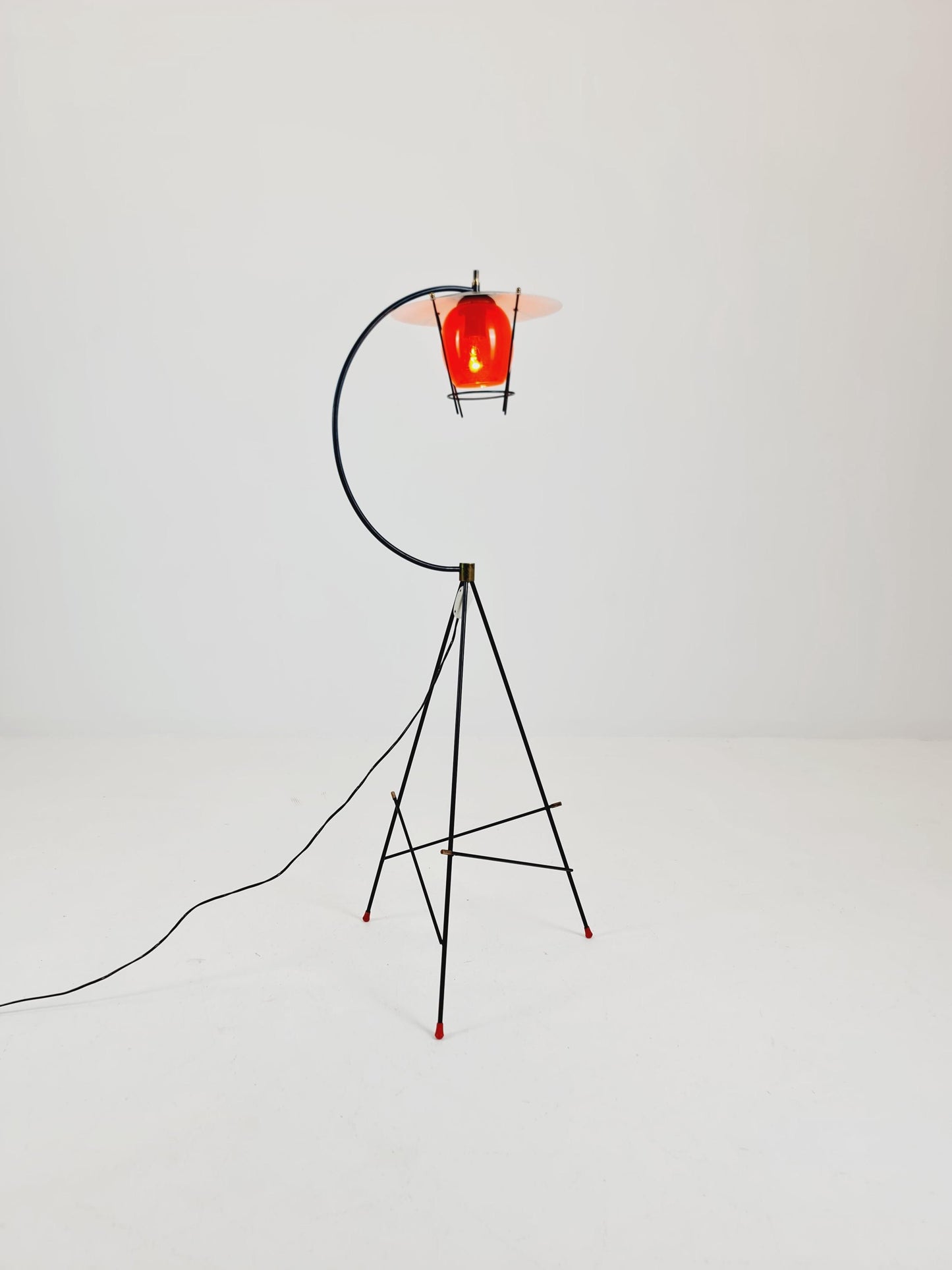 Mid century Tripod Italian floor lamp Red Glas & Brass Details 1950s