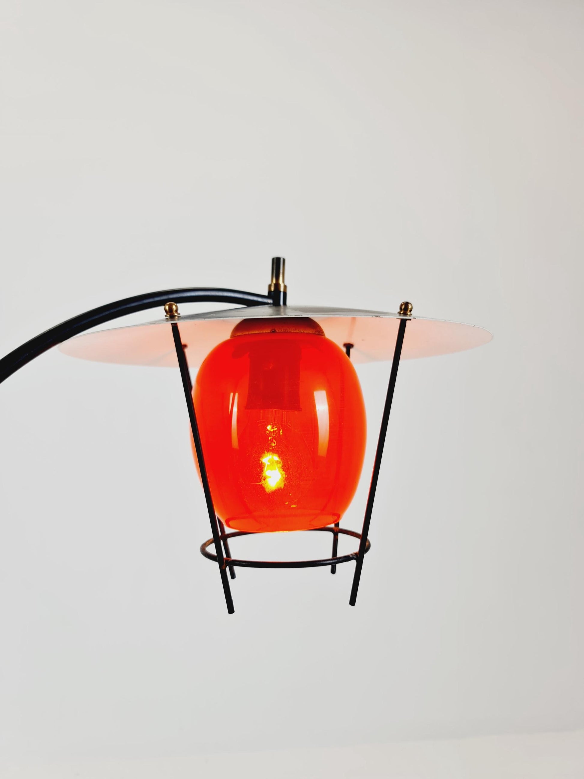 Mid century Tripod Italian floor lamp Red Glas & Brass Details 1950s