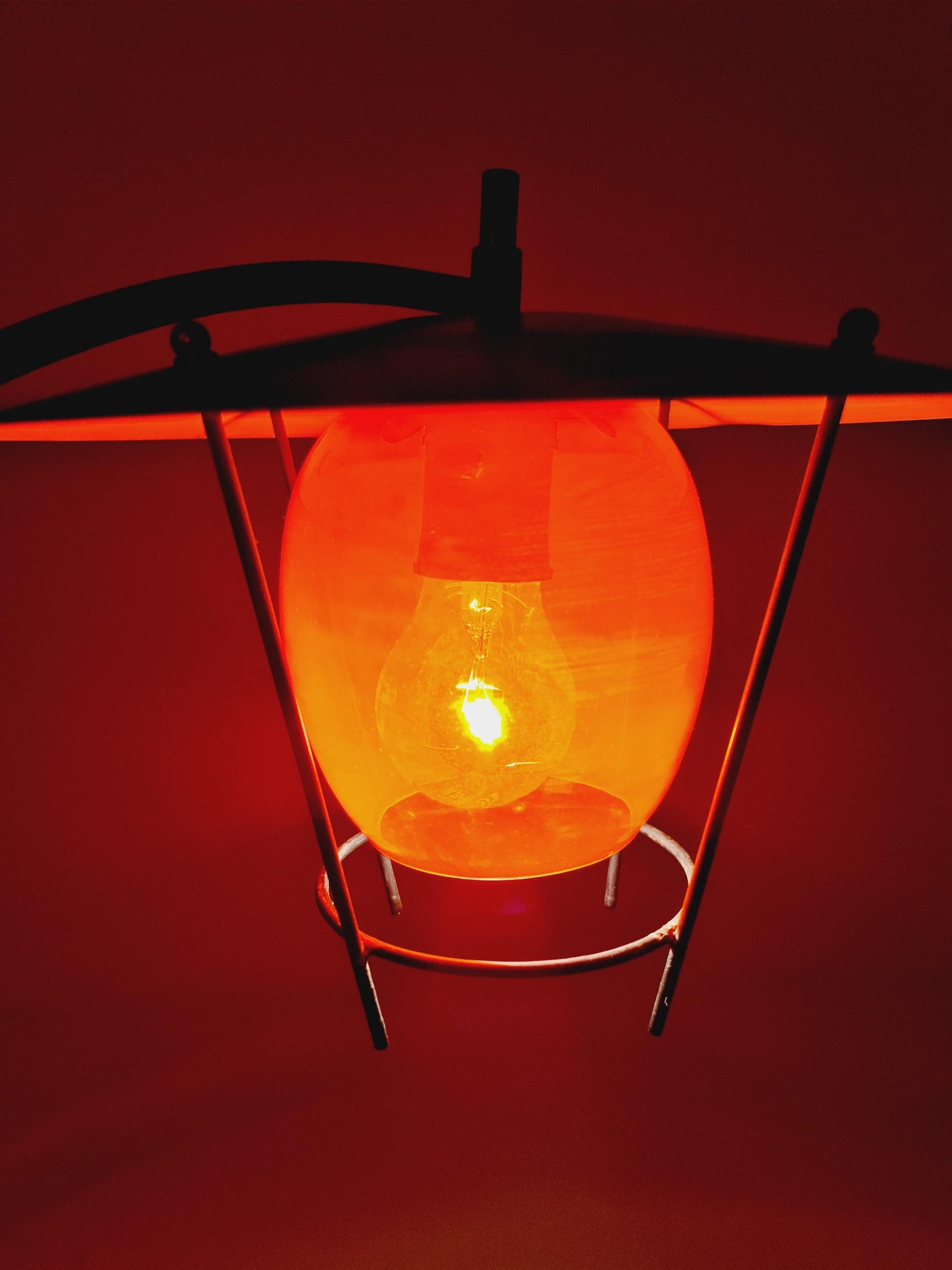 Mid century Tripod Italian floor lamp Red Glas & Brass Details 1950s