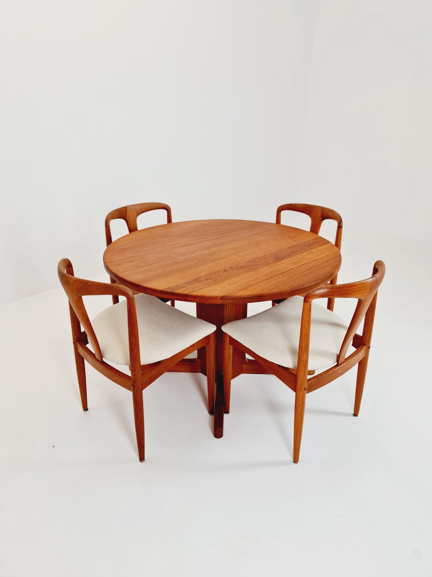 mid centuy Dansih Coffe talbe / dining Table by K.P Möbler 1950s