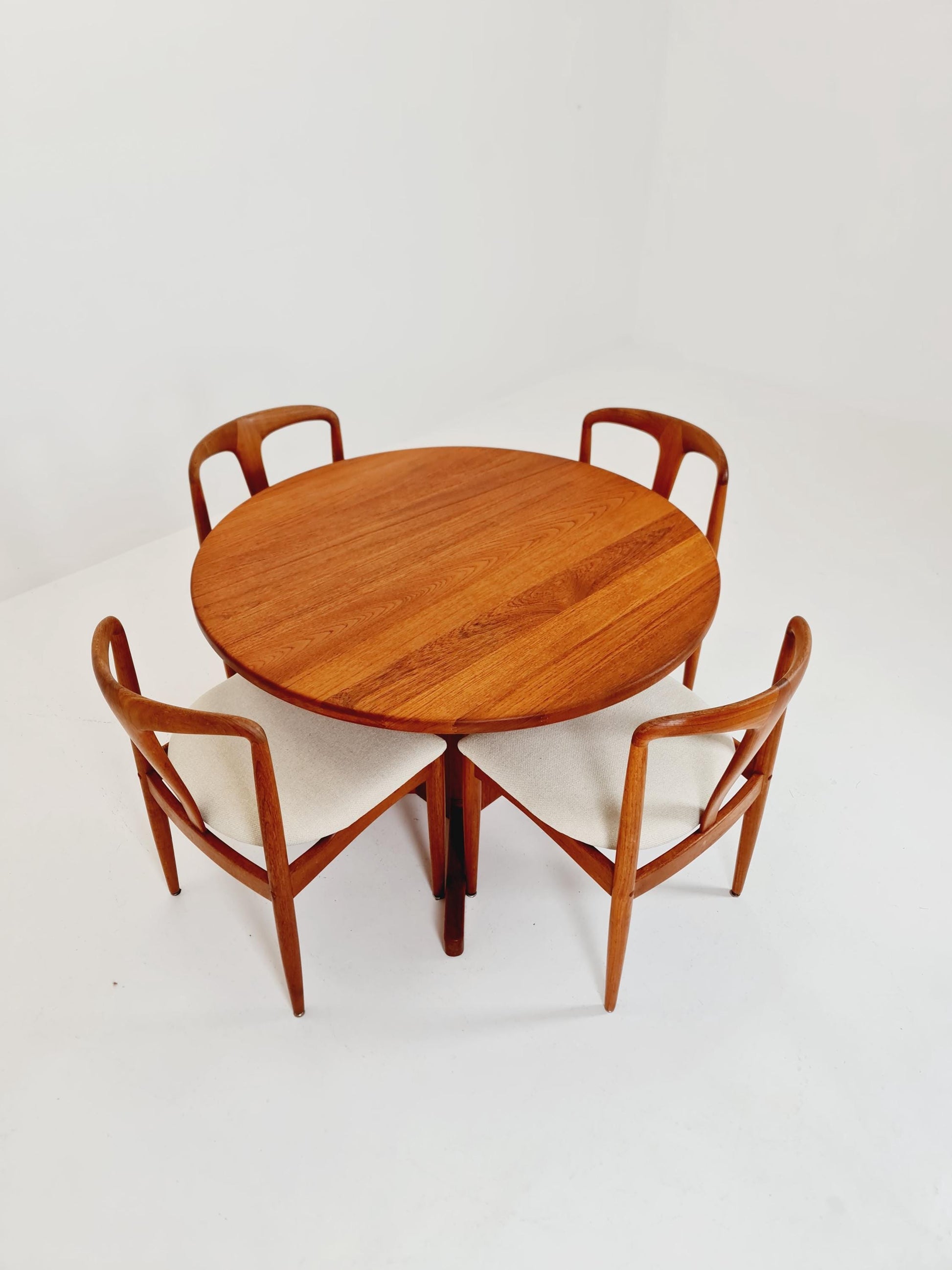 mid centuy Dansih Coffe talbe / dining Table by K.P Möbler 1950s