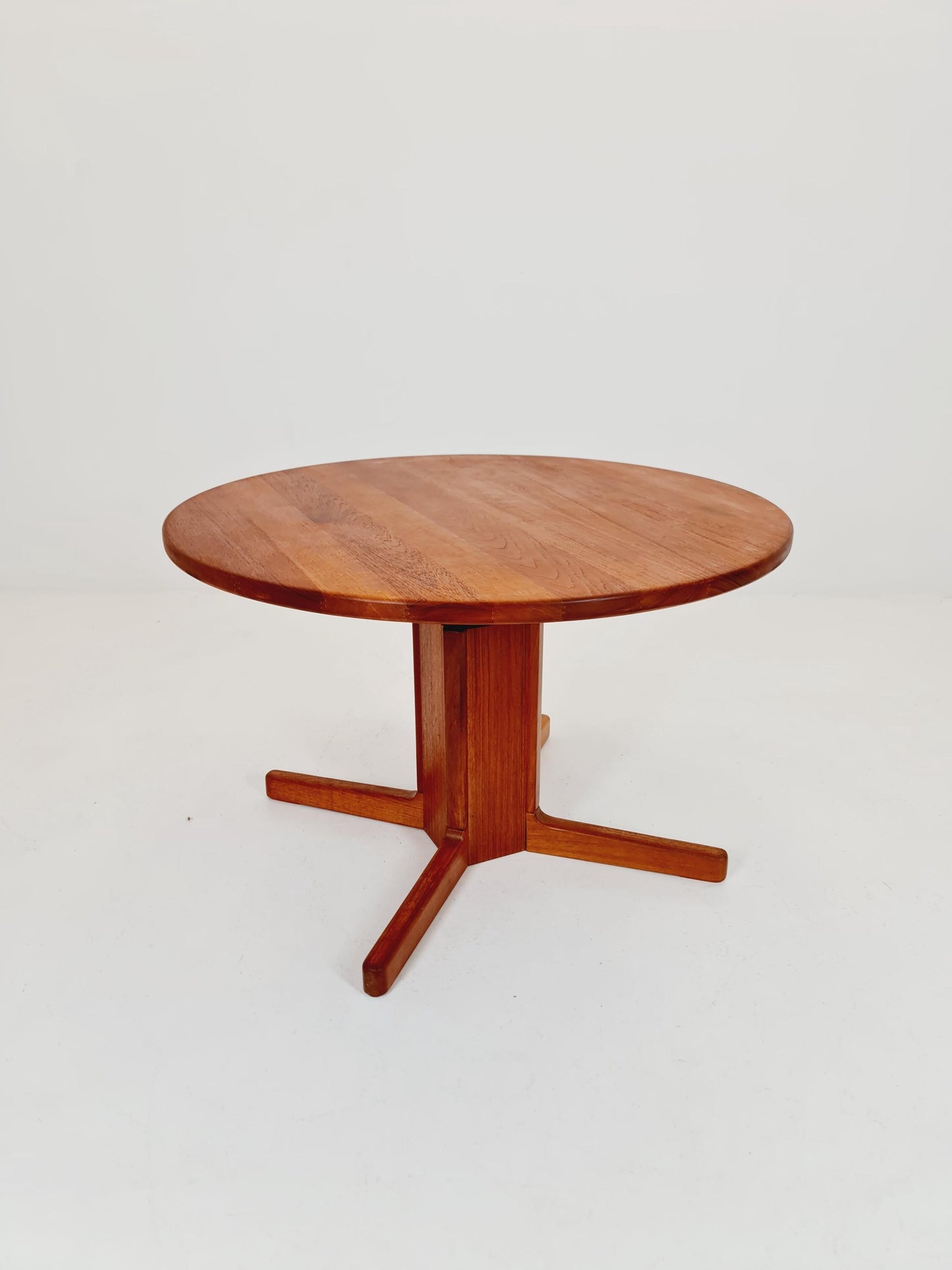 mid centuy Dansih Coffe talbe / dining Table by K.P Möbler 1950s