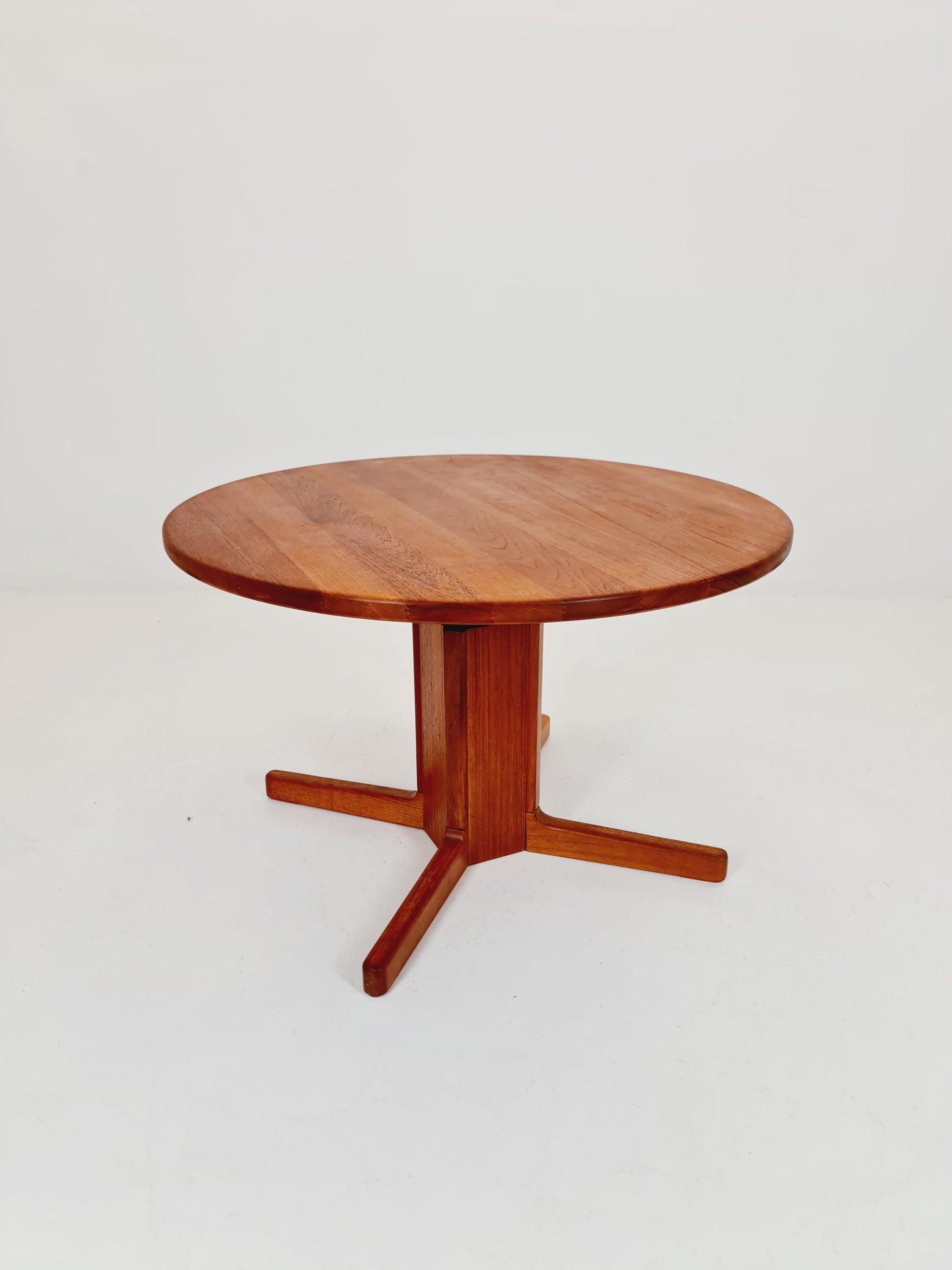 mid centuy Dansih Coffe talbe / dining Table by K.P Möbler 1950s