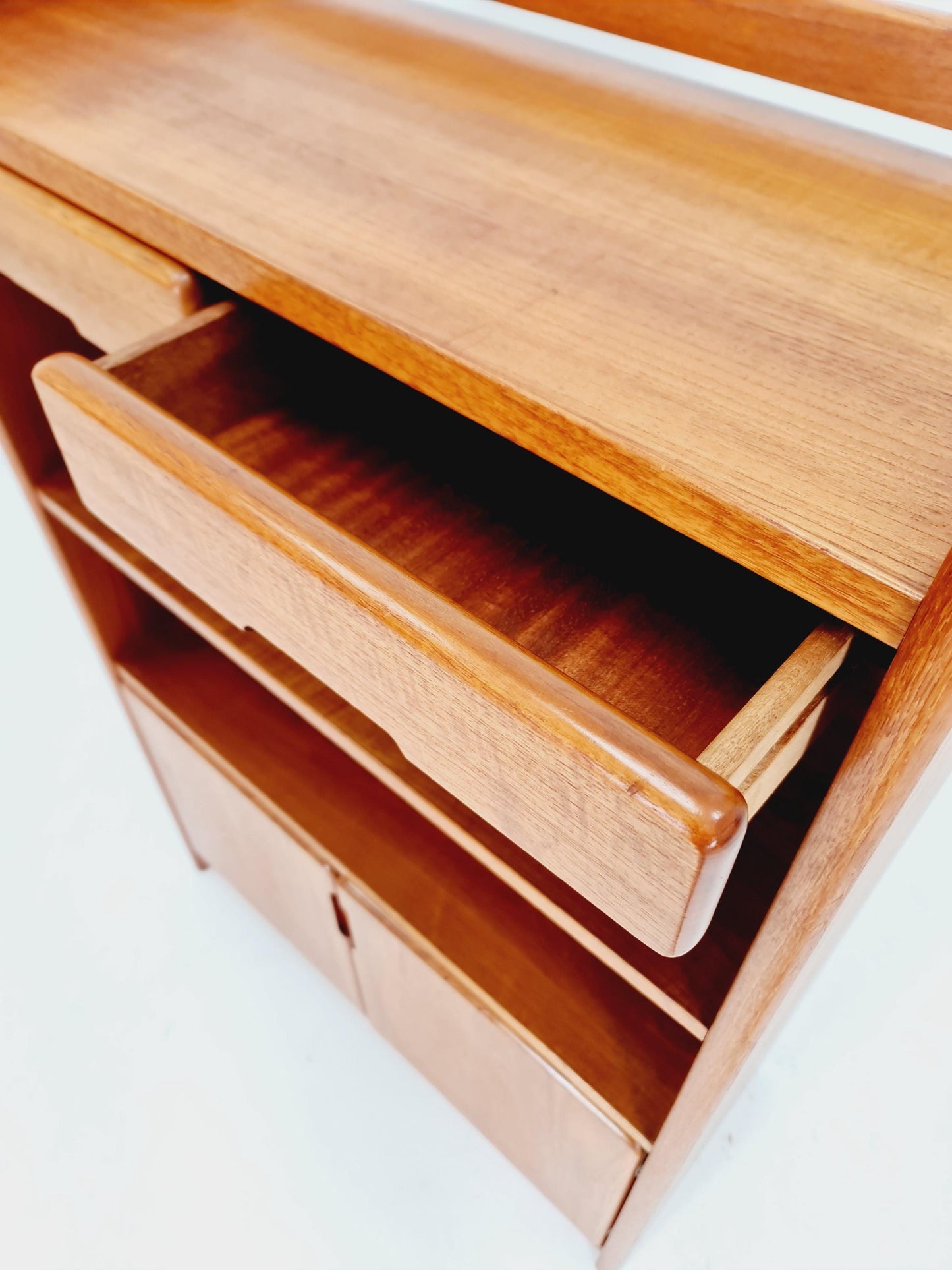 Danish freestanding vintage bookshelf system/ book case teak, Bornholm 1970s