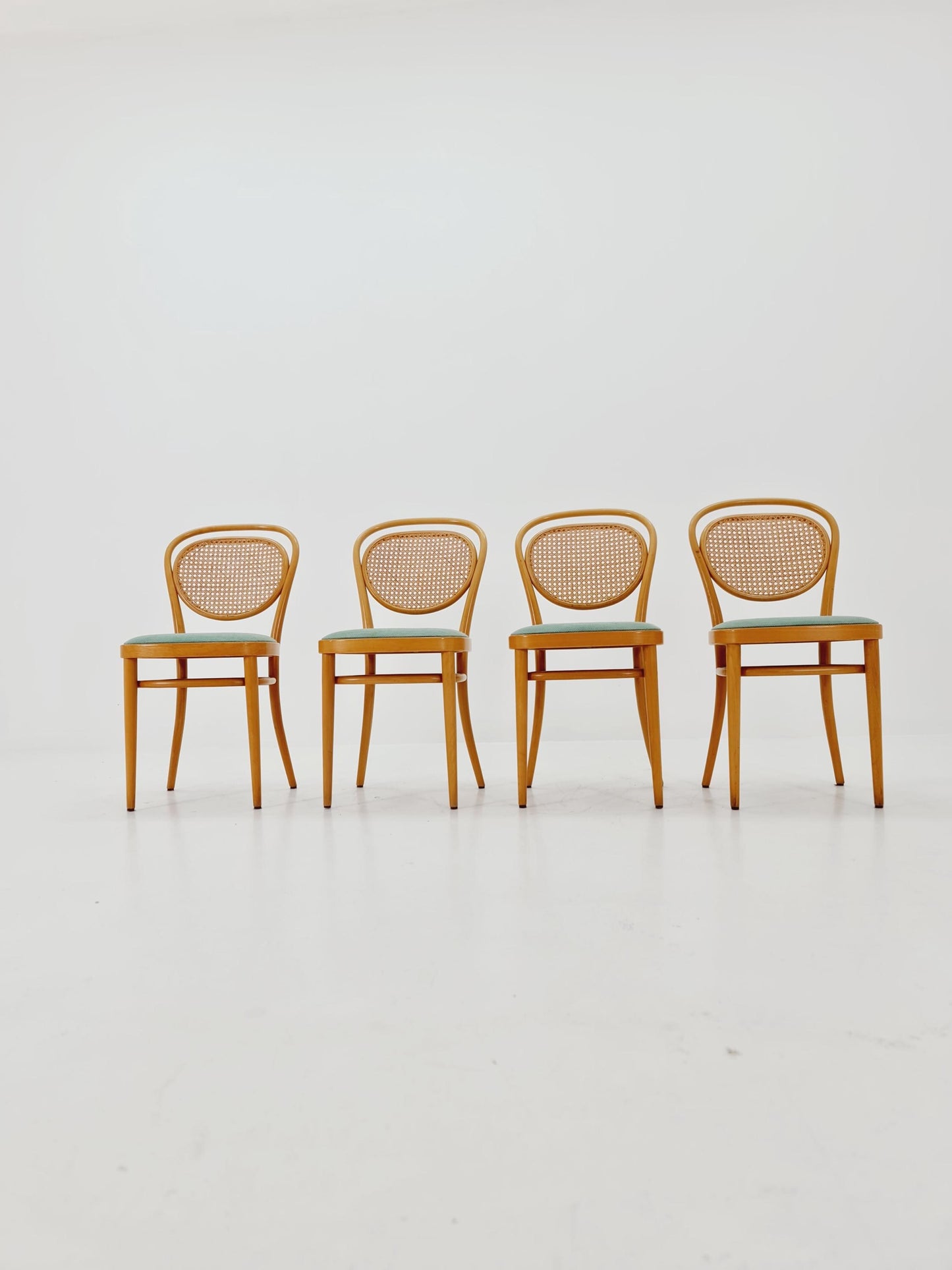 Set of 4 Original Thonet 215 R Bentwood Dining Chairs with Cane Backs &Rattan – Vintage Bistro / Cafe Chairs