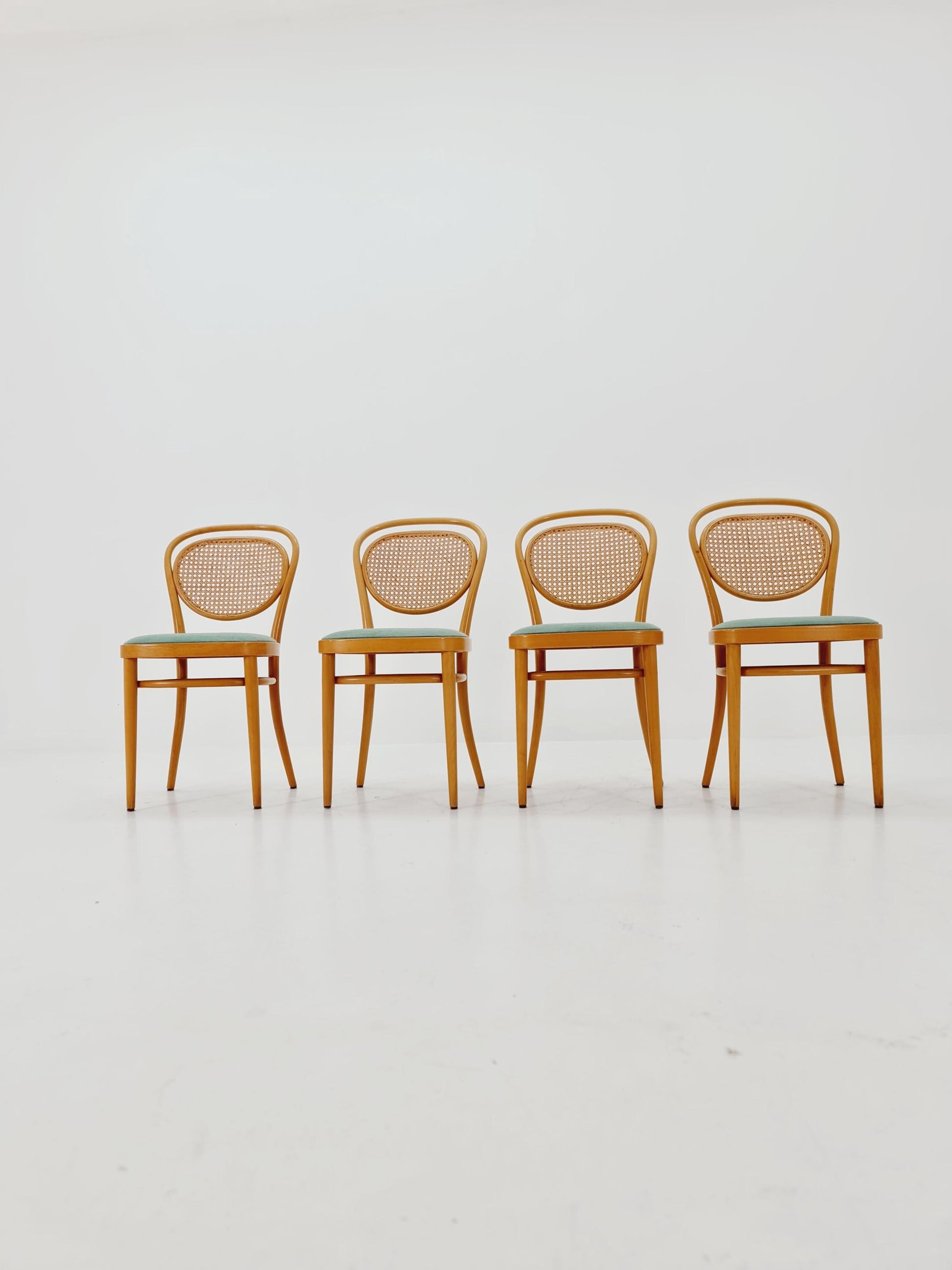 Set of 4 Original Thonet 215 R Bentwood Dining Chairs with Cane Backs &Rattan – Vintage Bistro / Cafe Chairs
