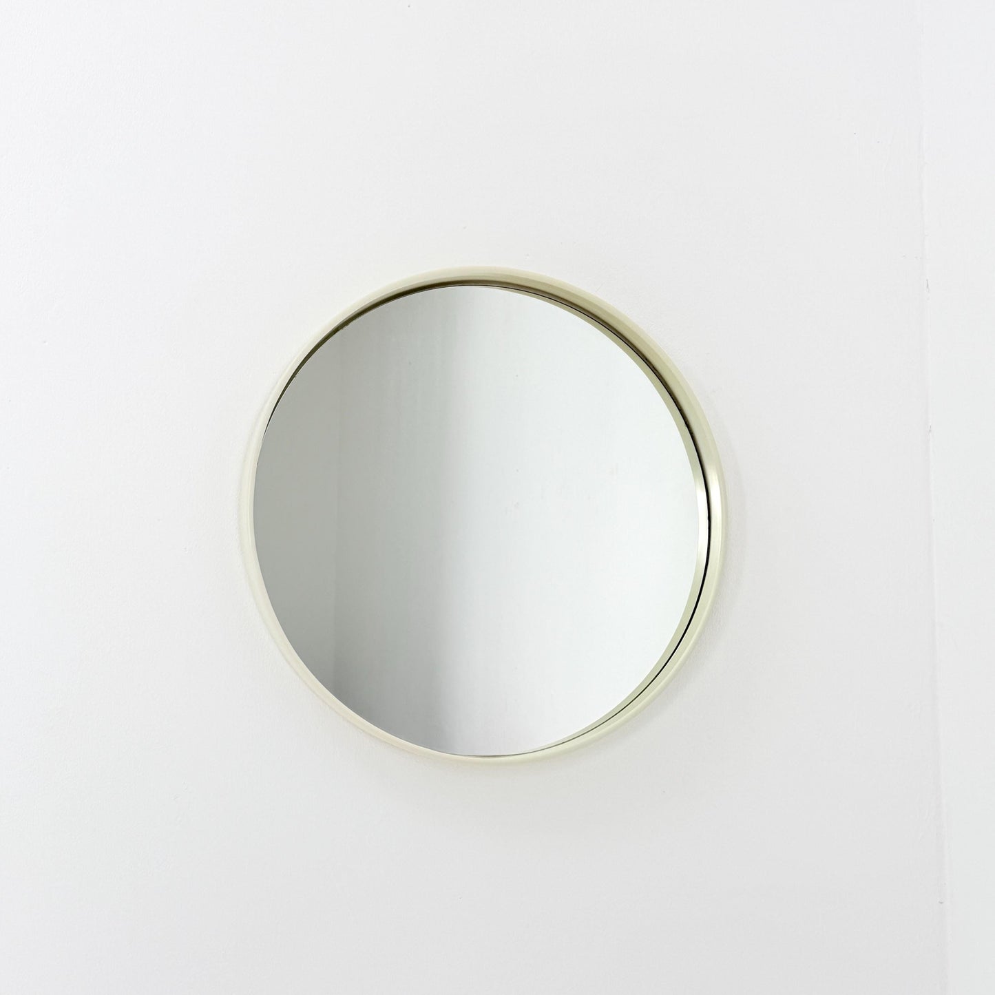 Space Age \Mid-Century white cream Round Mirrror, 1970s Italy