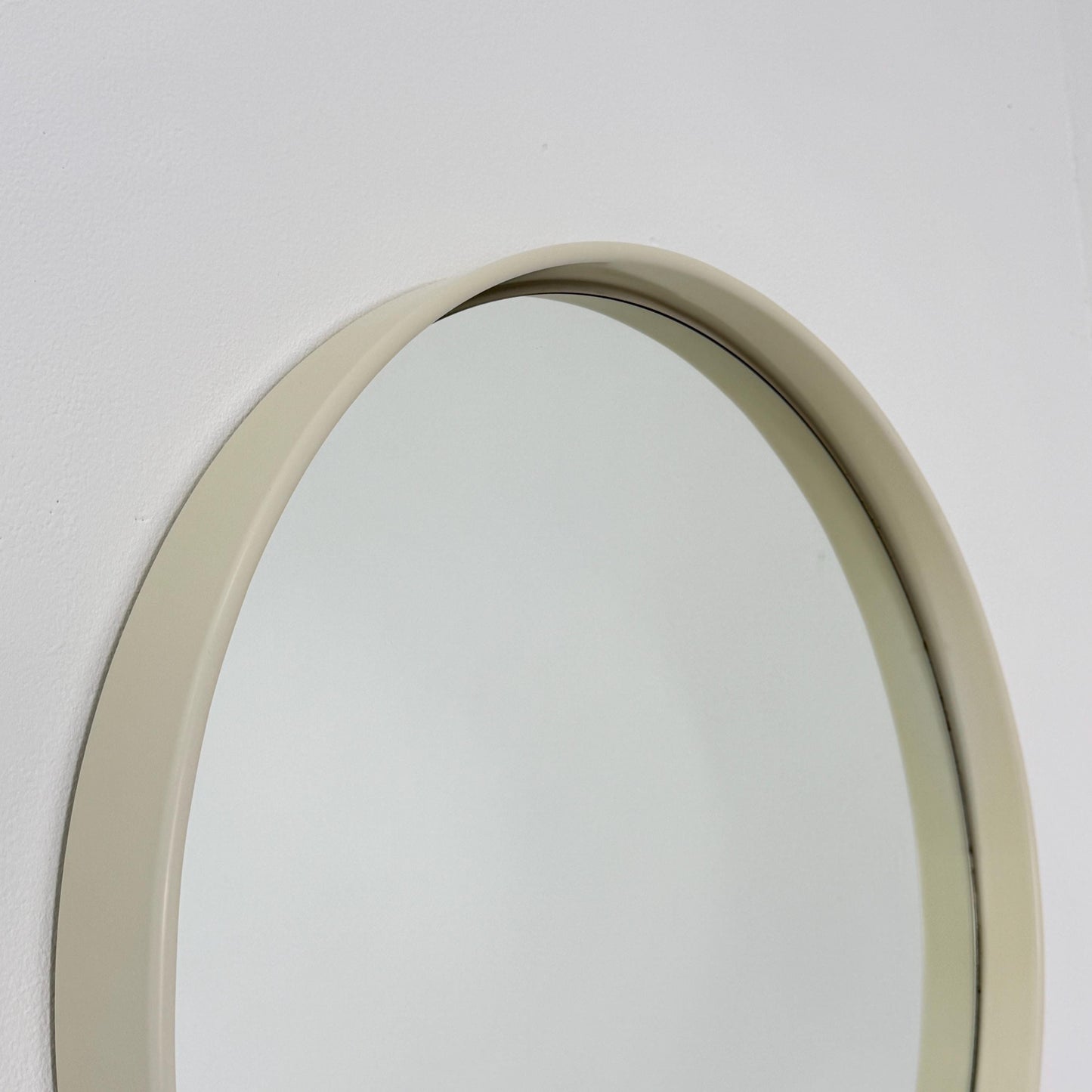 Space Age \Mid-Century white cream Round Mirrror, 1970s Italy