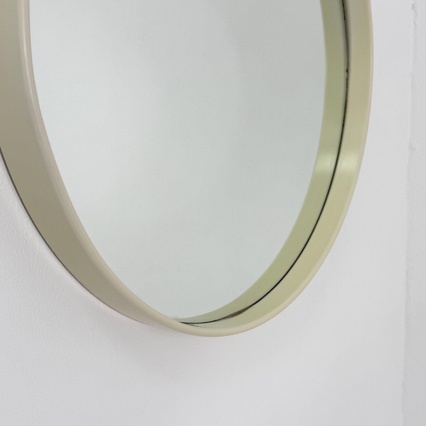 Space Age \Mid-Century white cream Round Mirrror, 1970s Italy