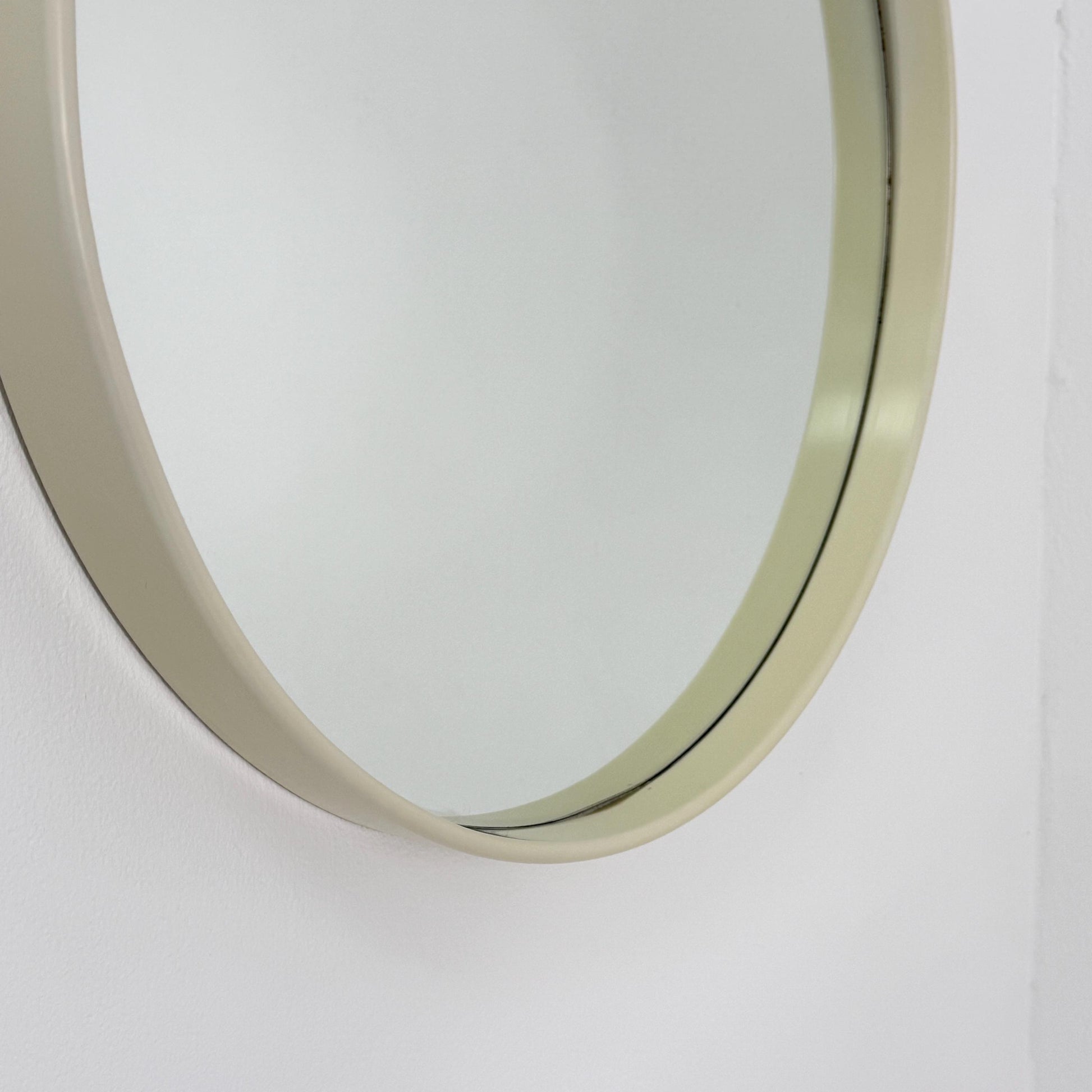 Space Age \Mid-Century white cream Round Mirrror, 1970s Italy