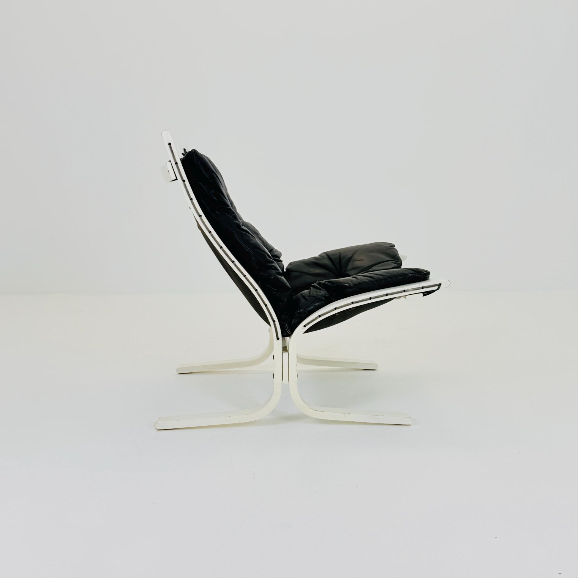 Mid-Century Norwegian Siesta Chair | Black Leather & White Frame | Ingmar Relling for Westnofa, 1960s