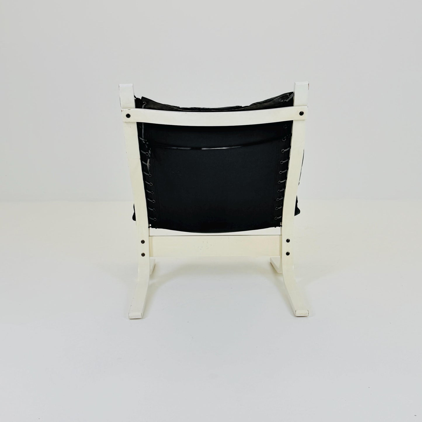 Mid-Century Norwegian Siesta Chair | Black Leather & White Frame | Ingmar Relling for Westnofa, 1960s