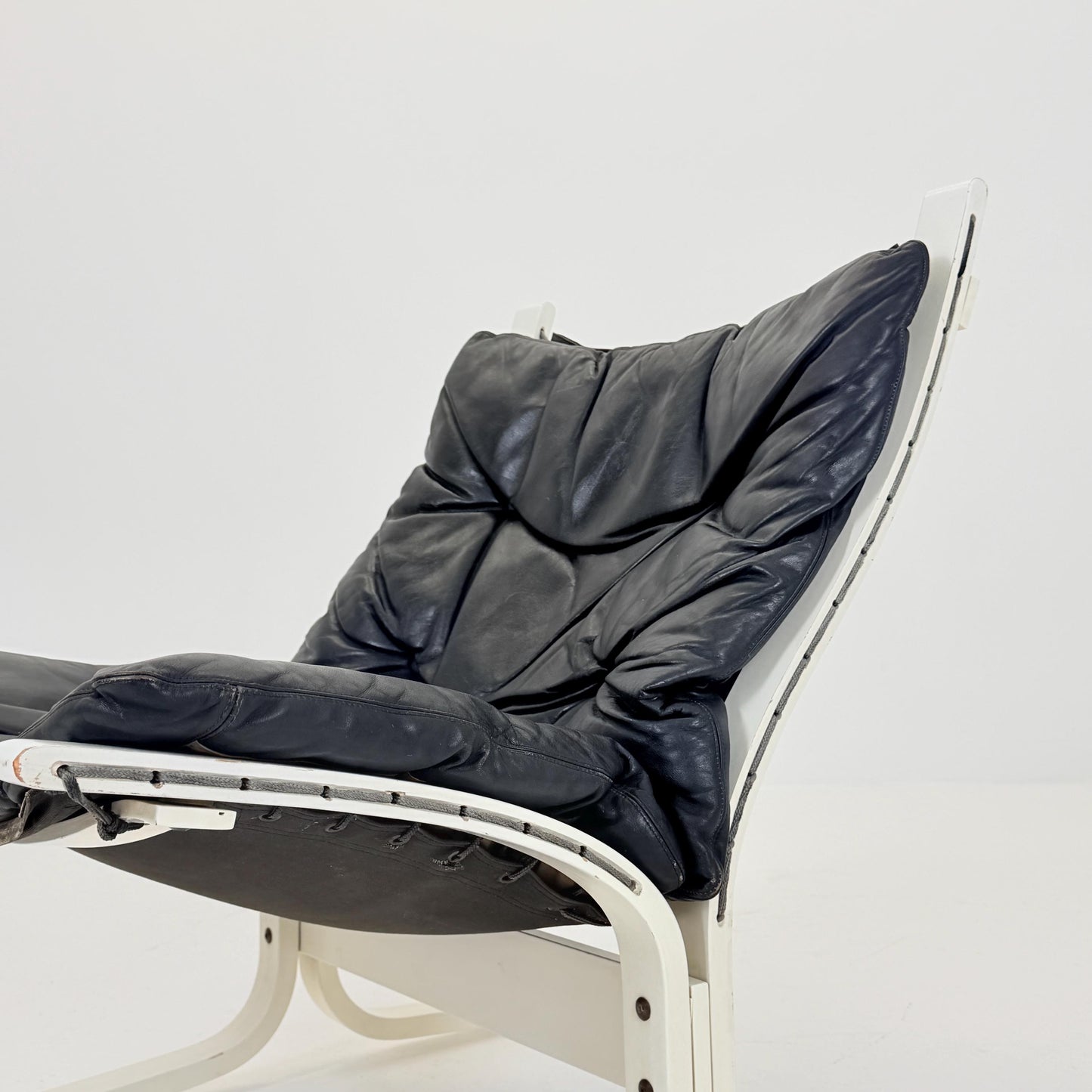 Mid-Century Norwegian Siesta Chair | Black Leather & White Frame | Ingmar Relling for Westnofa, 1960s