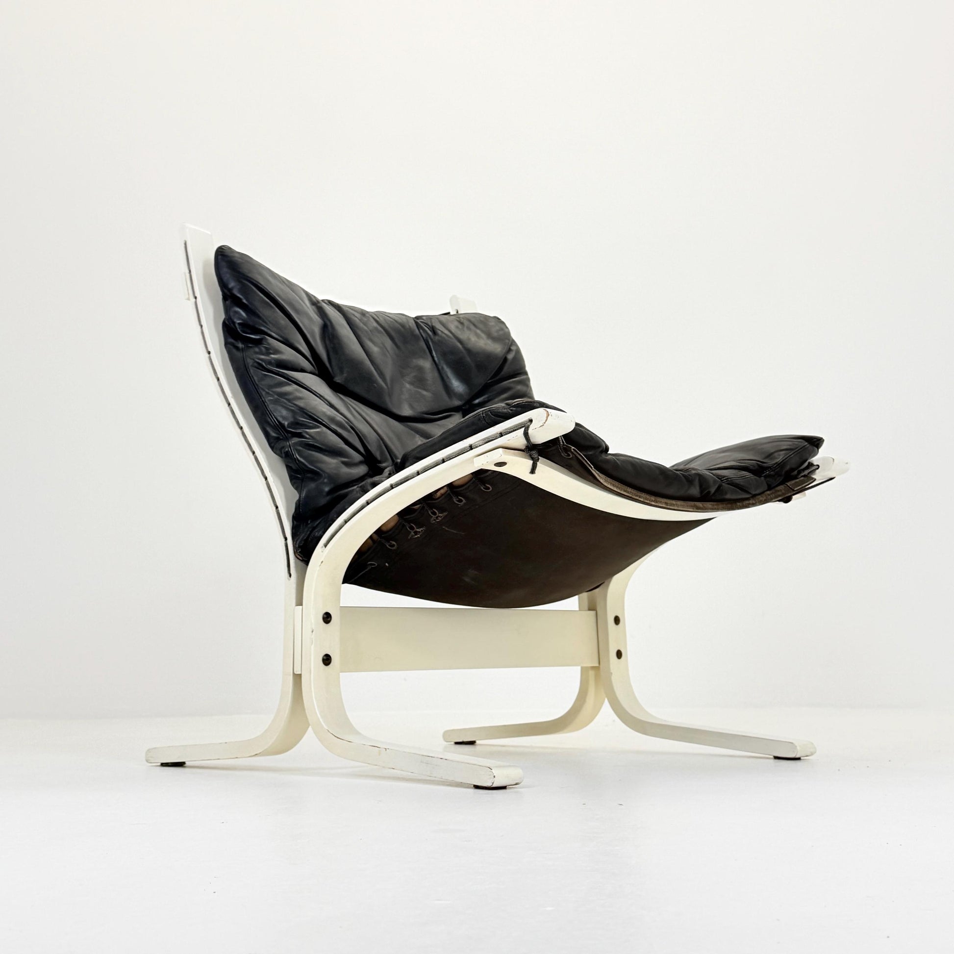 Mid-Century Norwegian Siesta Chair | Black Leather & White Frame | Ingmar Relling for Westnofa, 1960s