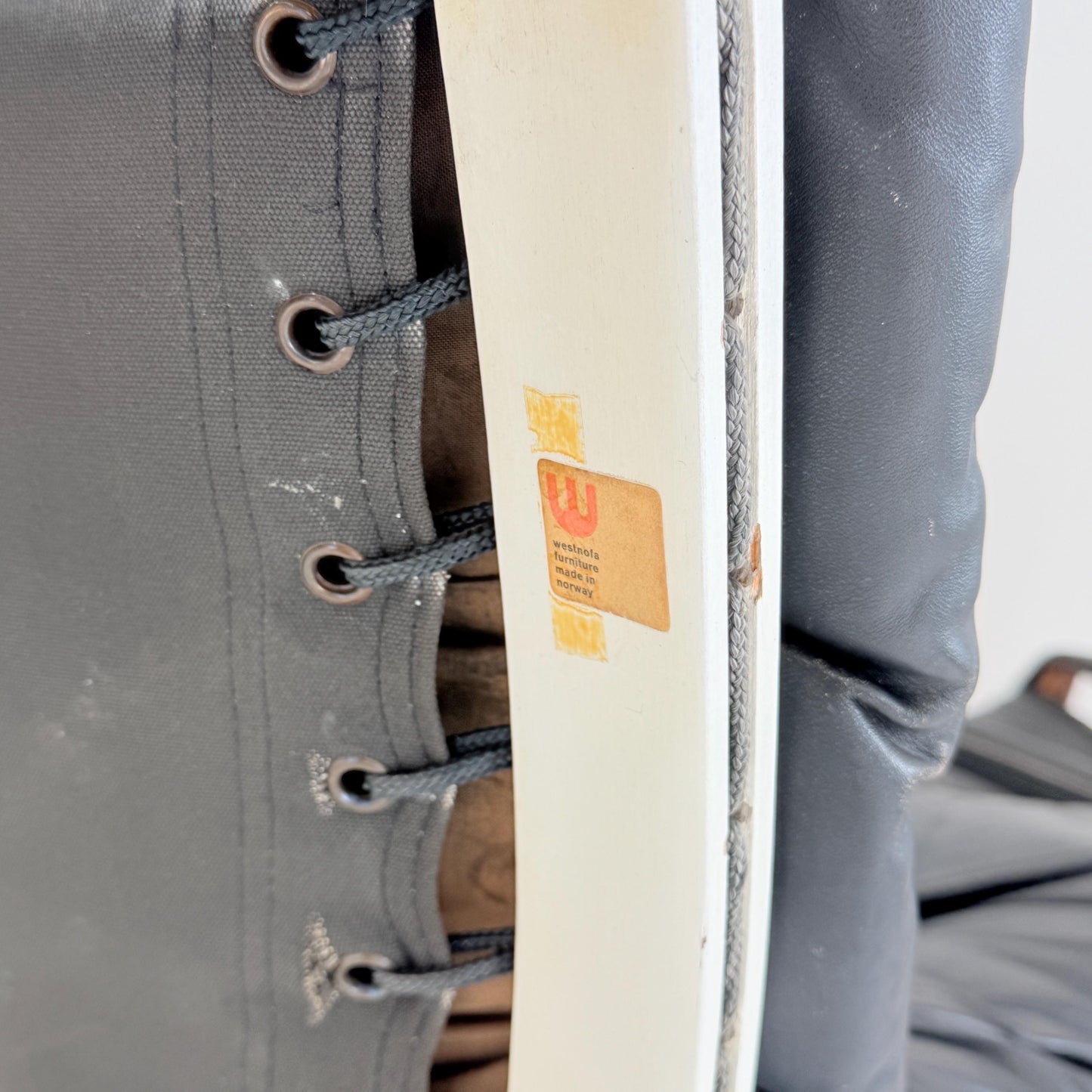 Mid-Century Norwegian Siesta Chair | Black Leather & White Frame | Ingmar Relling for Westnofa, 1960s