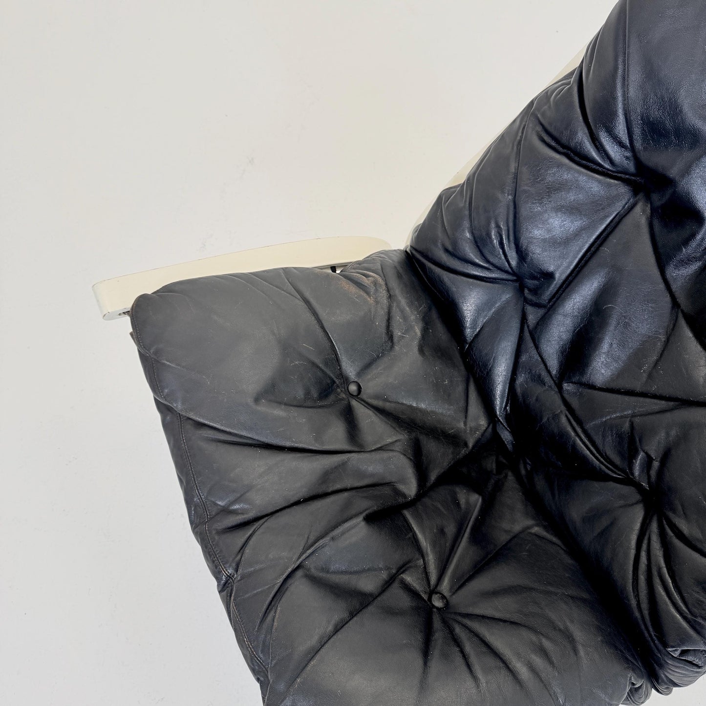 Mid-Century Norwegian Siesta Chair | Black Leather & White Frame | Ingmar Relling for Westnofa, 1960s