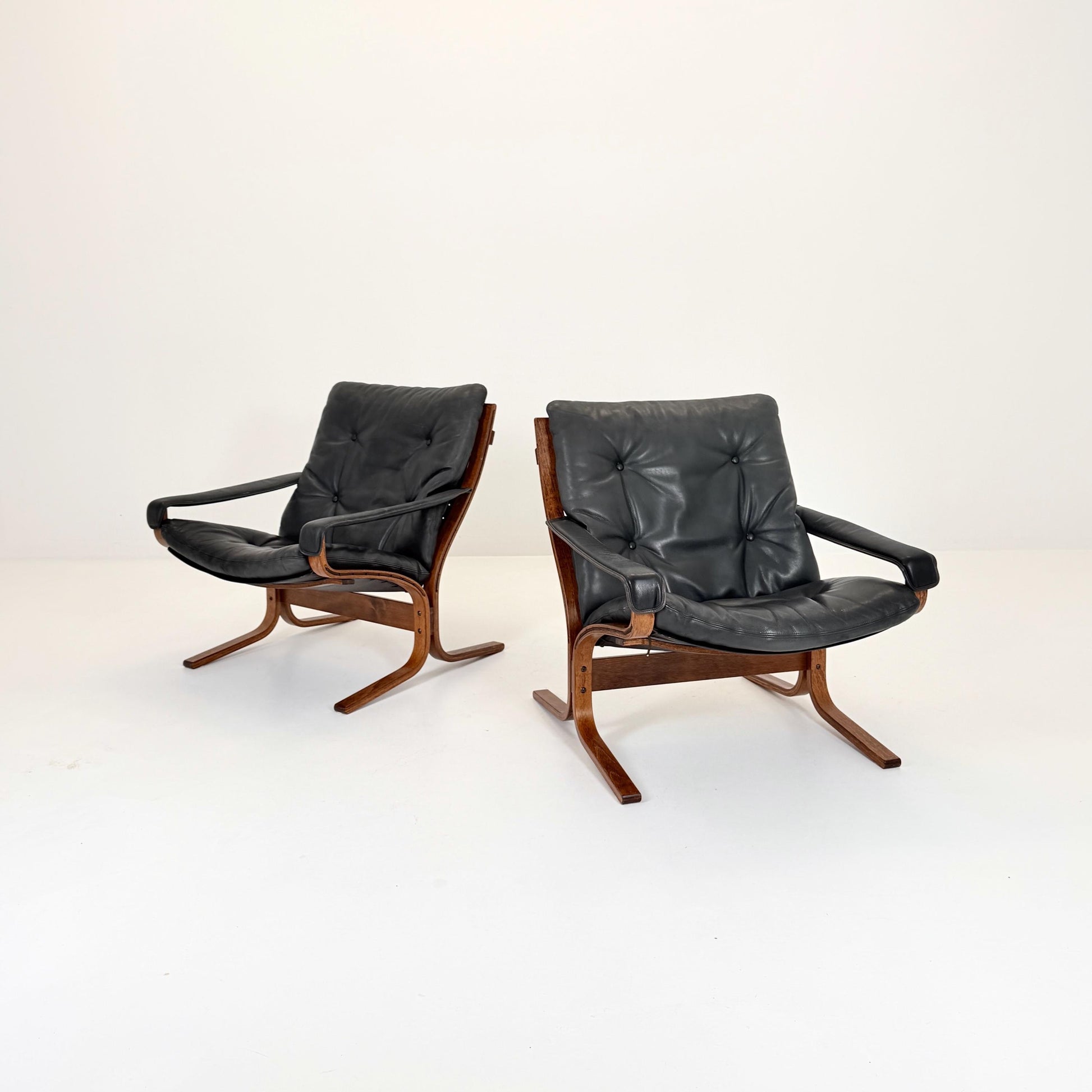 Set of 2 Mid century Ingmar Relling Danish Modern Siesta leather Chair low Back and Armrests from Westnofa Norway 1960s