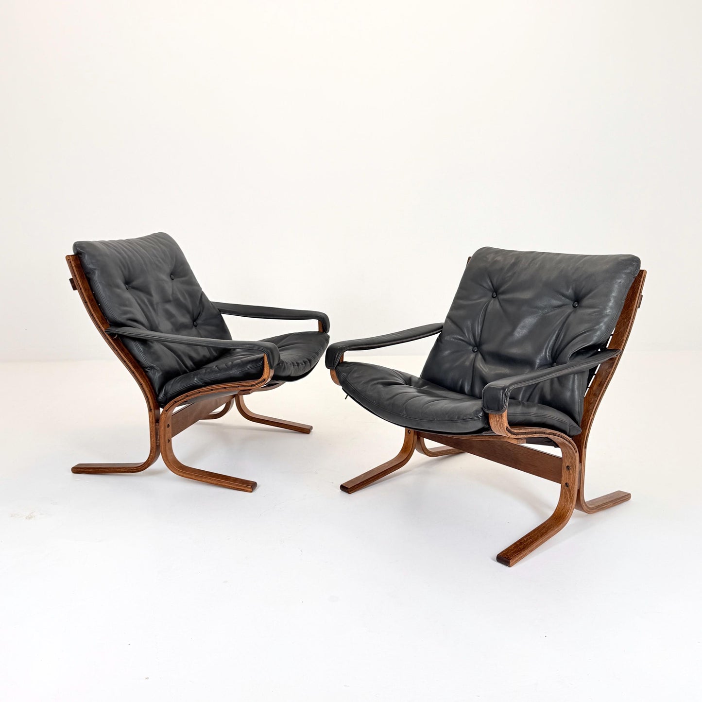 Set of 2 Mid century Ingmar Relling Danish Modern Siesta leather Chair low Back and Armrests from Westnofa Norway 1960s