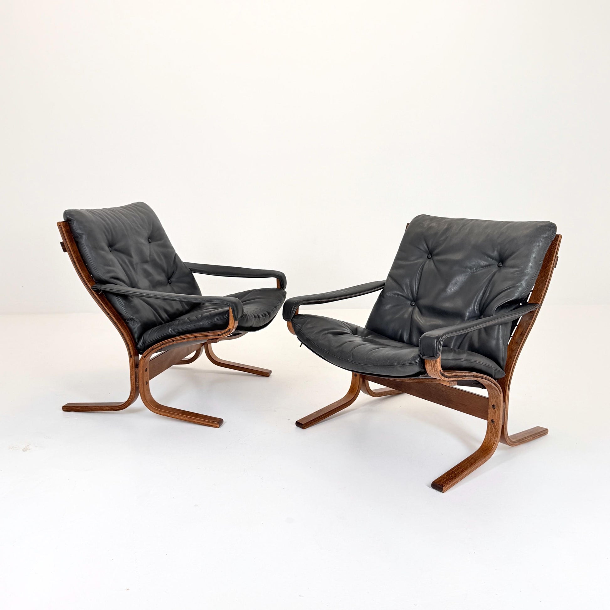 Set of 2 Mid century Ingmar Relling Danish Modern Siesta leather Chair low Back and Armrests from Westnofa Norway 1960s