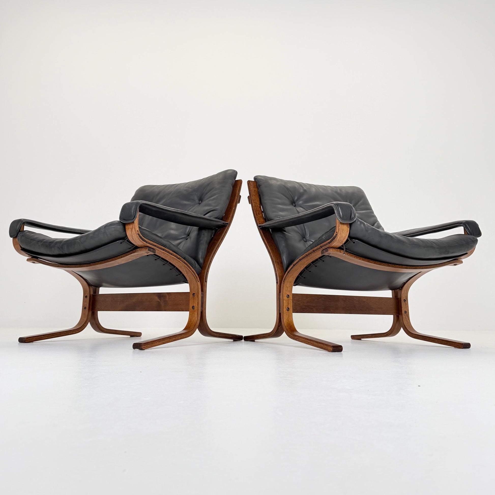Set of 2 Mid century Ingmar Relling Danish Modern Siesta leather Chair low Back and Armrests from Westnofa Norway 1960s