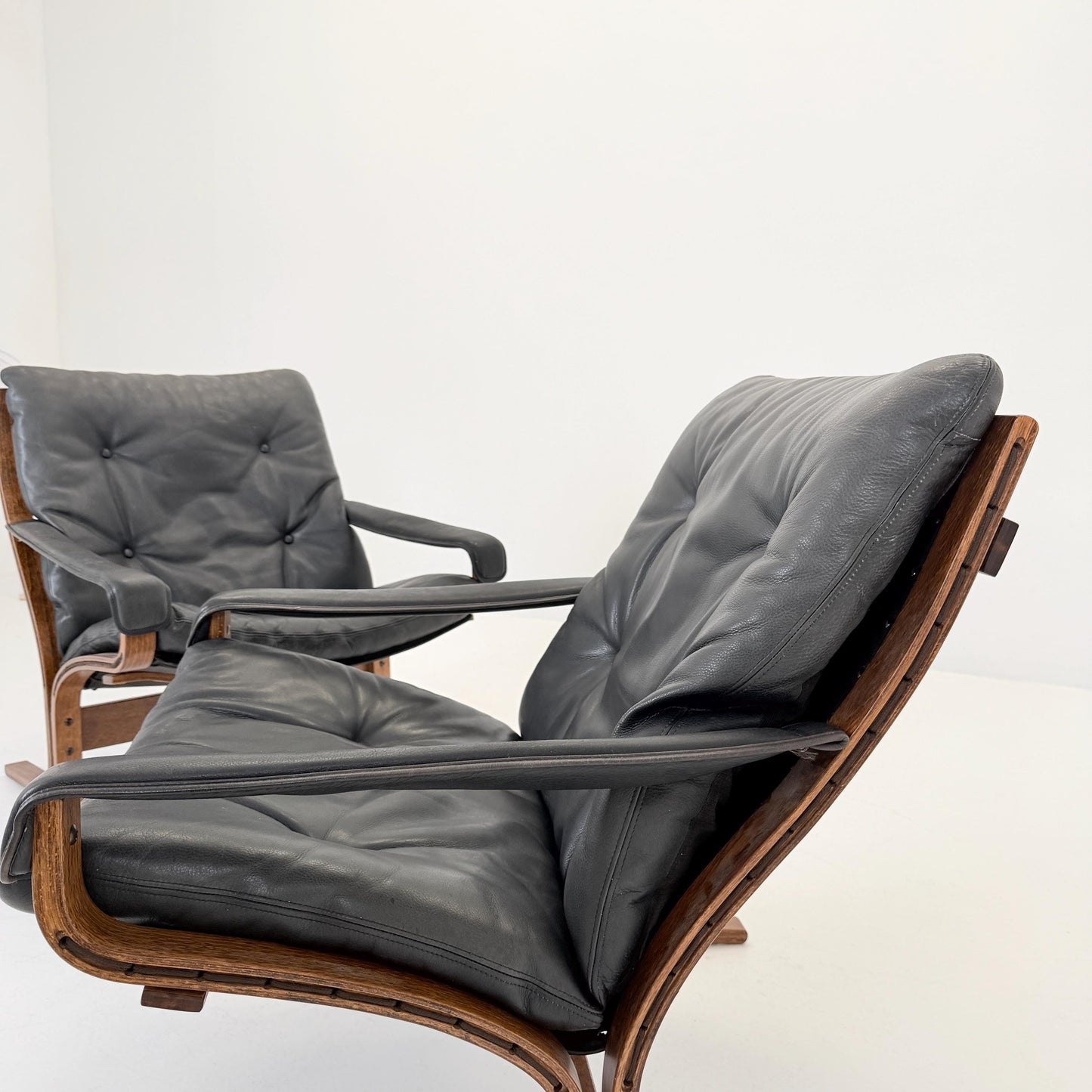 Set of 2 Mid century Ingmar Relling Danish Modern Siesta leather Chair low Back and Armrests from Westnofa Norway 1960s