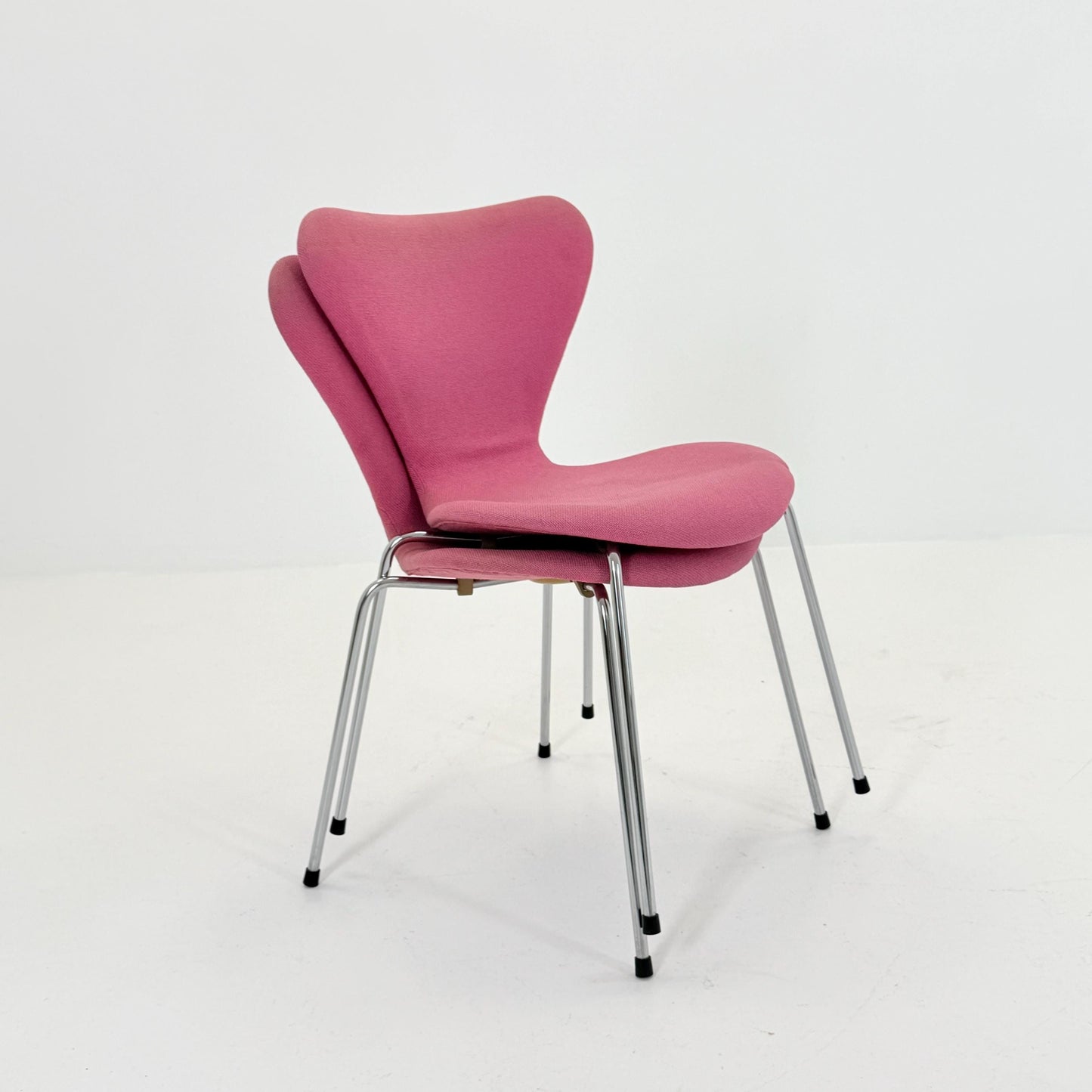 Set of 2 Baby Blue 3107 butterfly chais by Arne Jacobsen for Fritz Hansen, Denmark 1990s