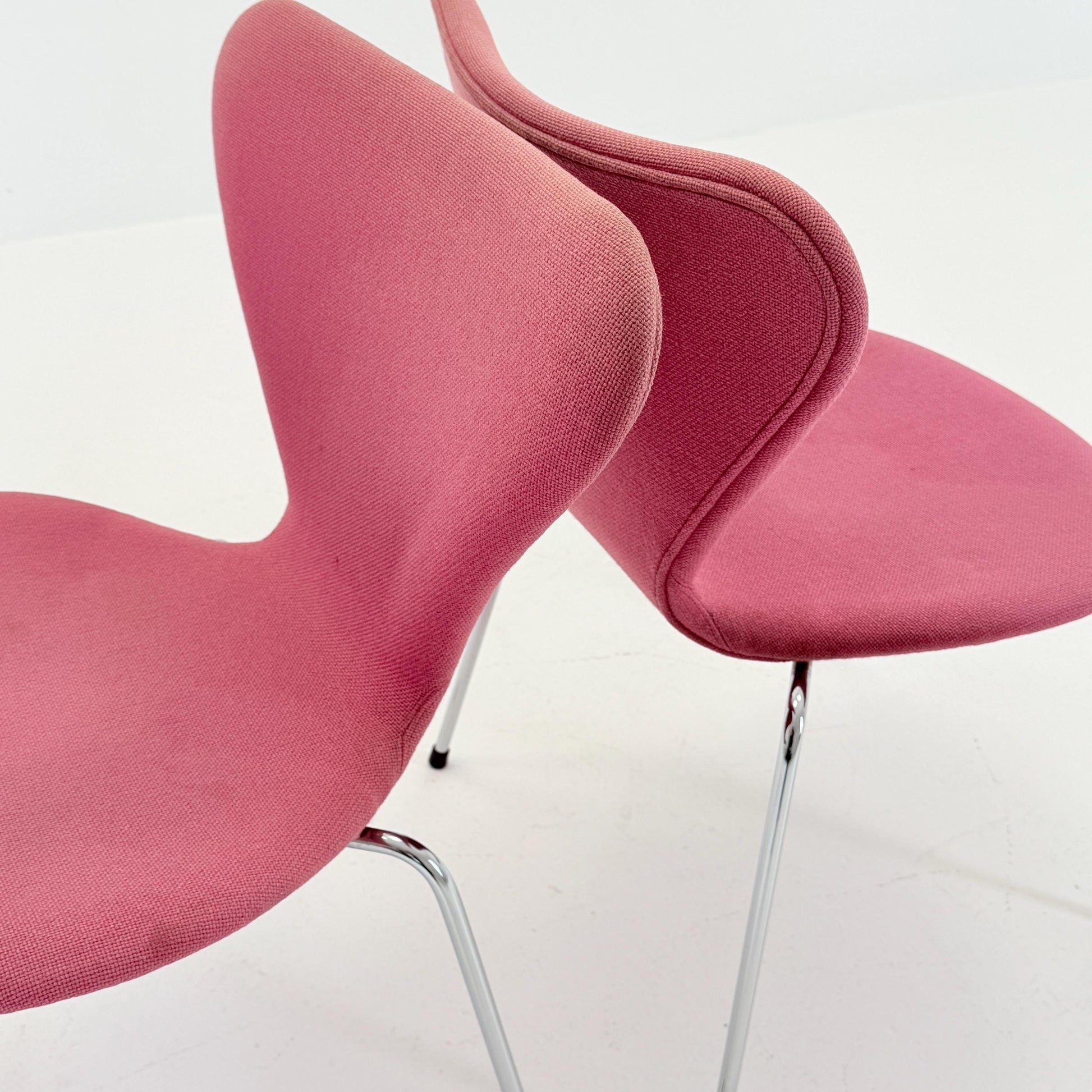 Set of 2 Baby Blue 3107 butterfly chais by Arne Jacobsen for Fritz Hansen, Denmark 1990s