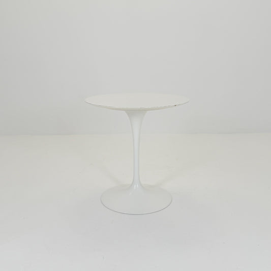 Mid Century white Tulip Coffee - side Table by Eero Saarinen for Knoll International 1960s